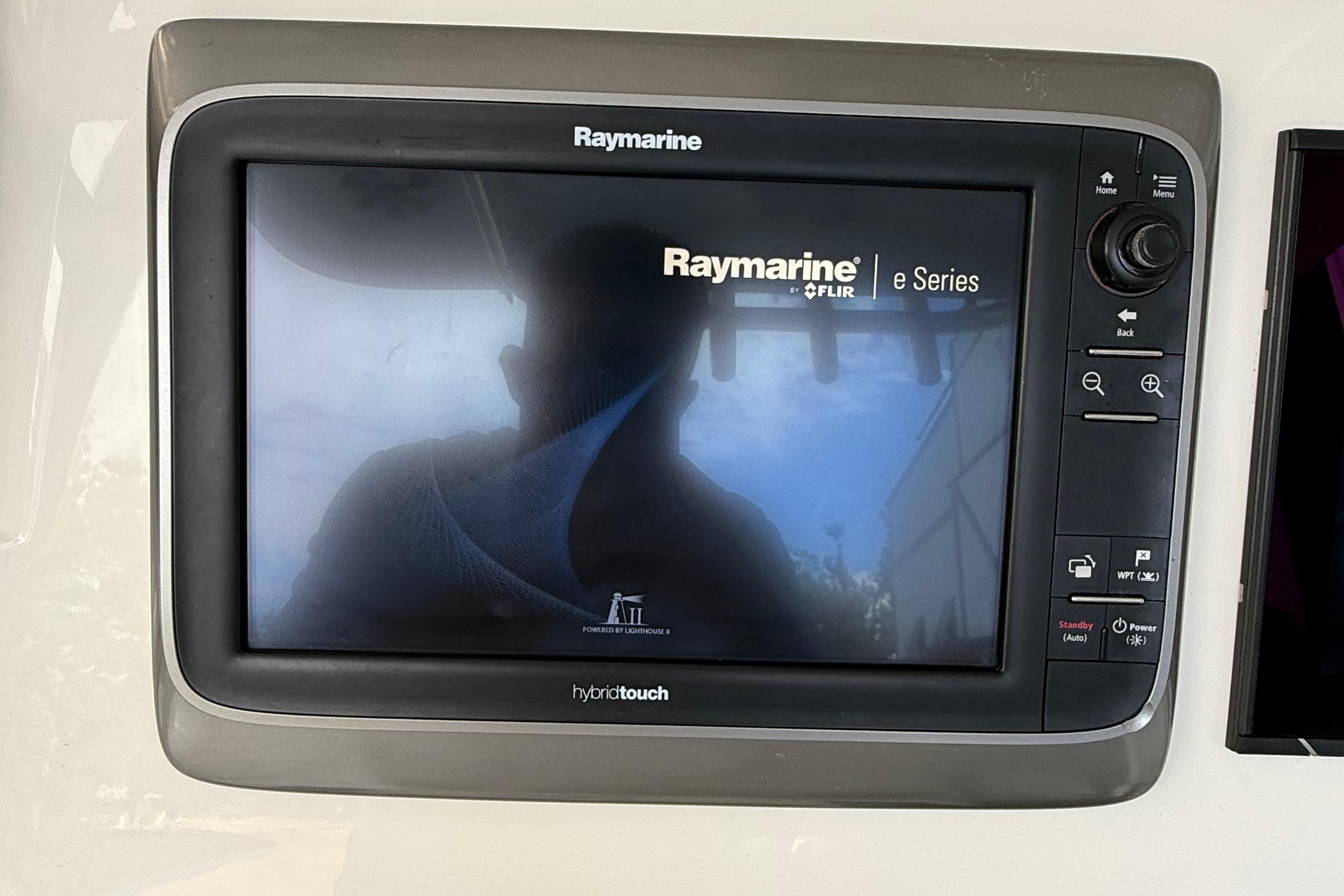 Raymarine e Series display on 2008 Century 2901 Center Console boat.