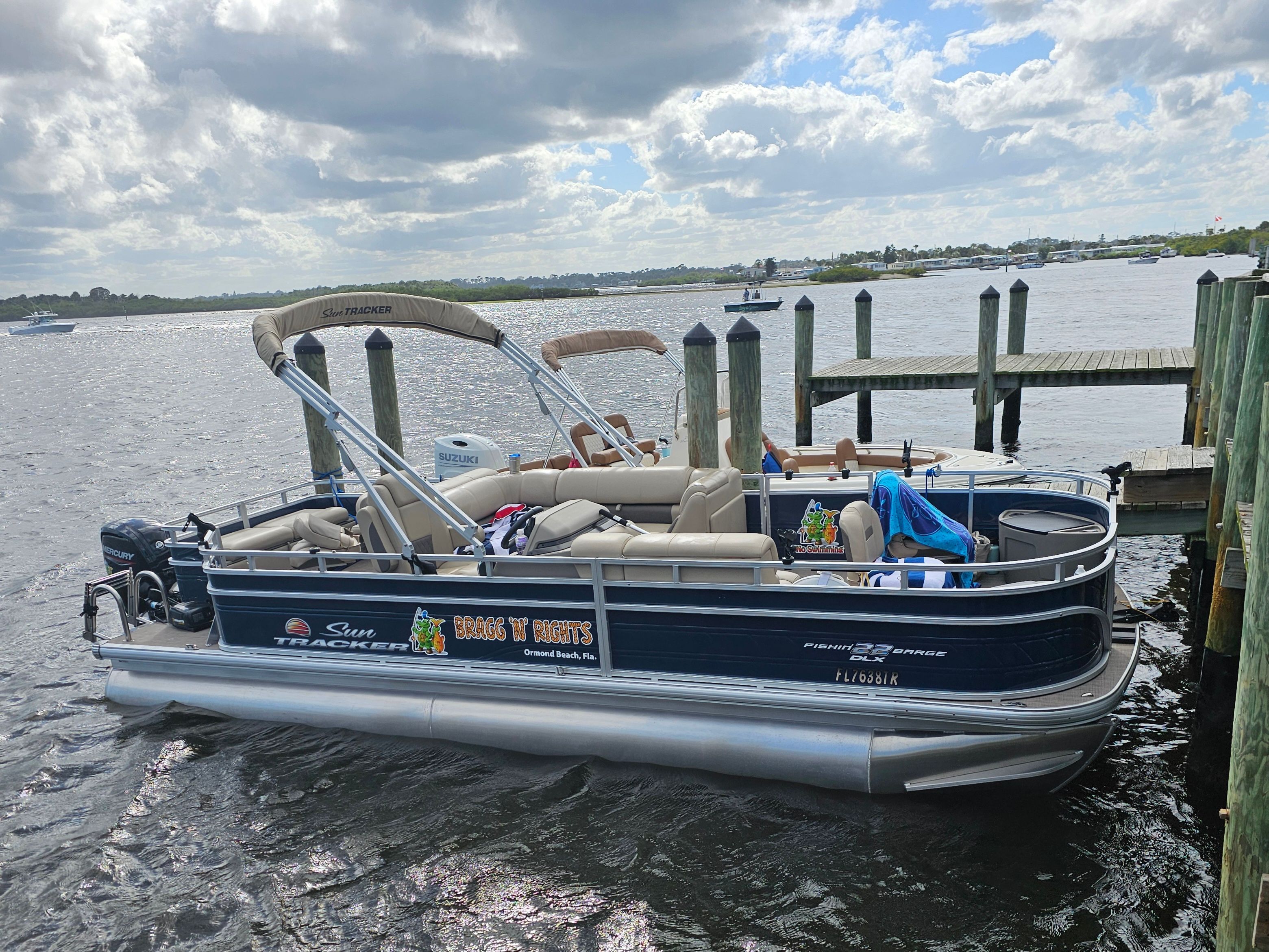 2024 Sun Tracker Fishin' Barge 22 DLX