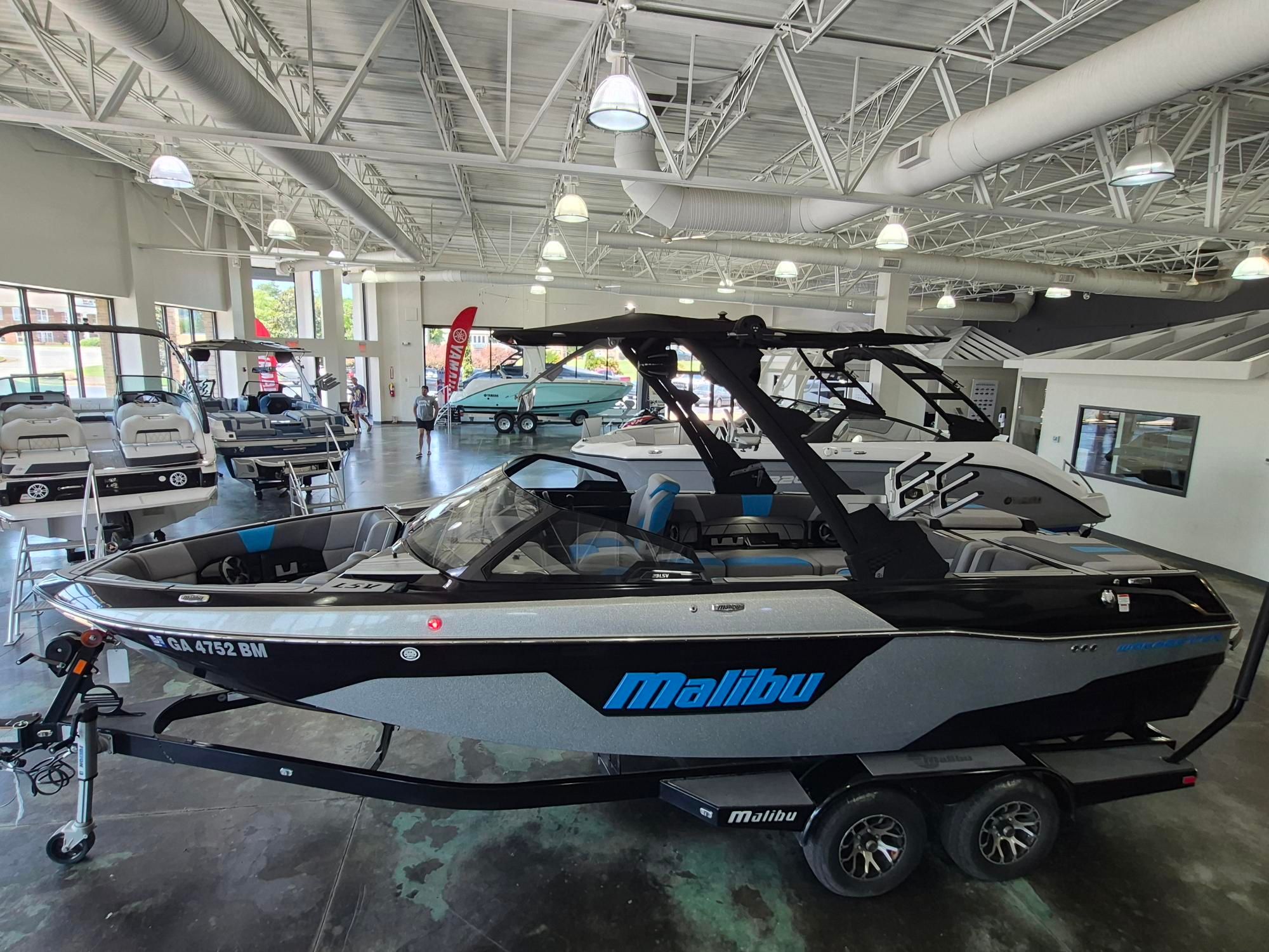 2021 MALIBU 23 LSV - Image 2
