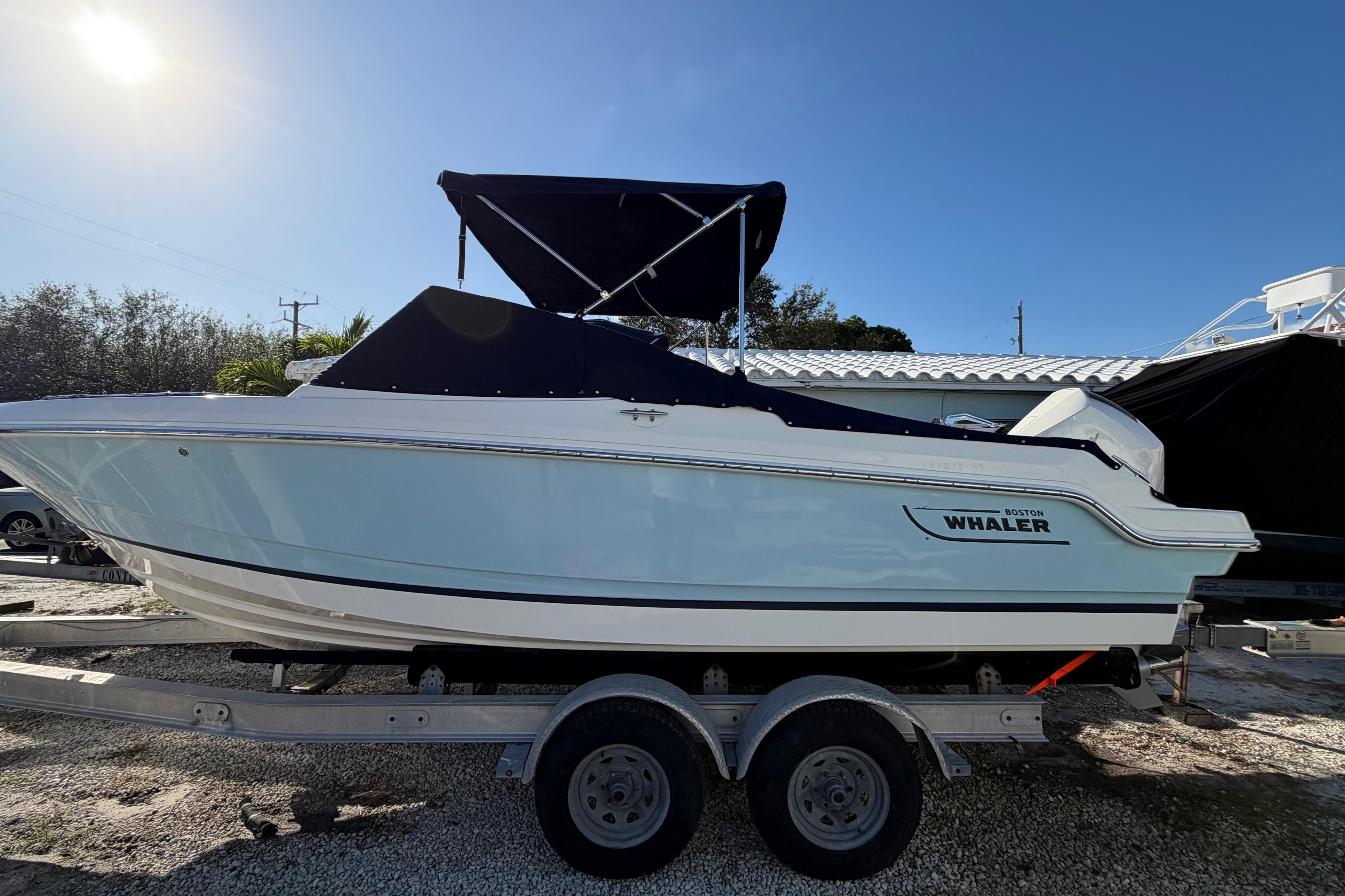 2024 Boston Whaler 210 Vantage