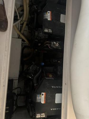 2005 Four Winns 298 Vista engine compartment with Volvo Penta engines.