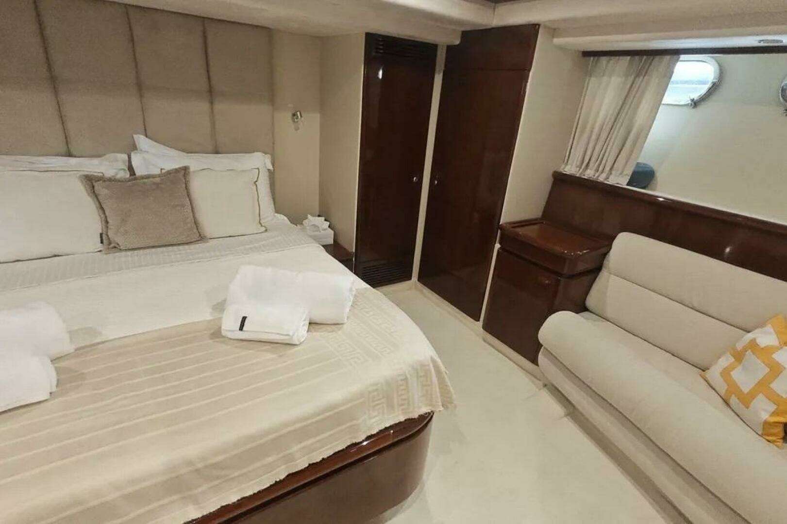 2002 Ferretti Yachts 720 - Image 5