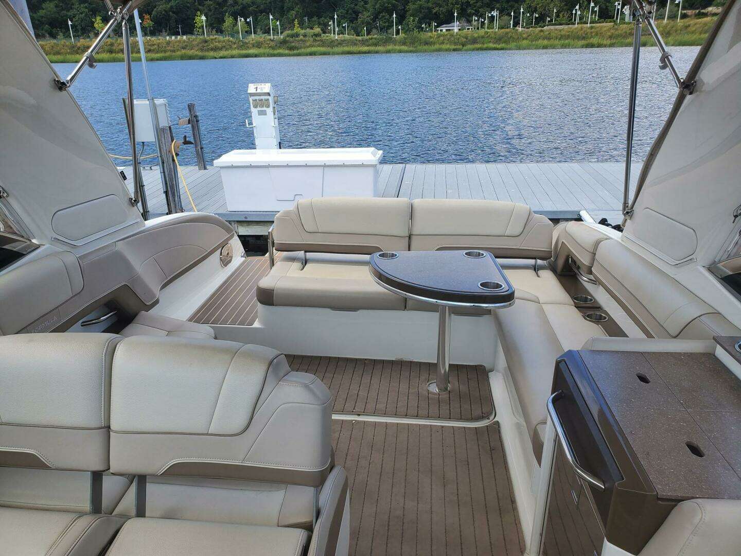 2015 Formula 330 Crossover Bowrider - Image 10