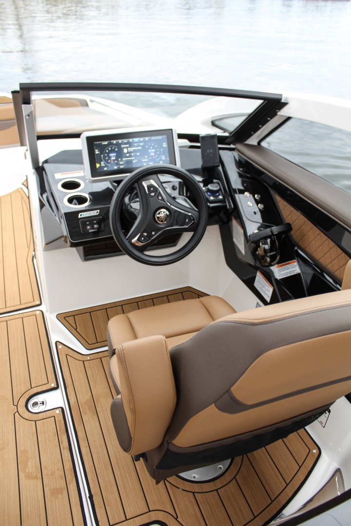 2024 Yamaha Boats 275SD - Image 9