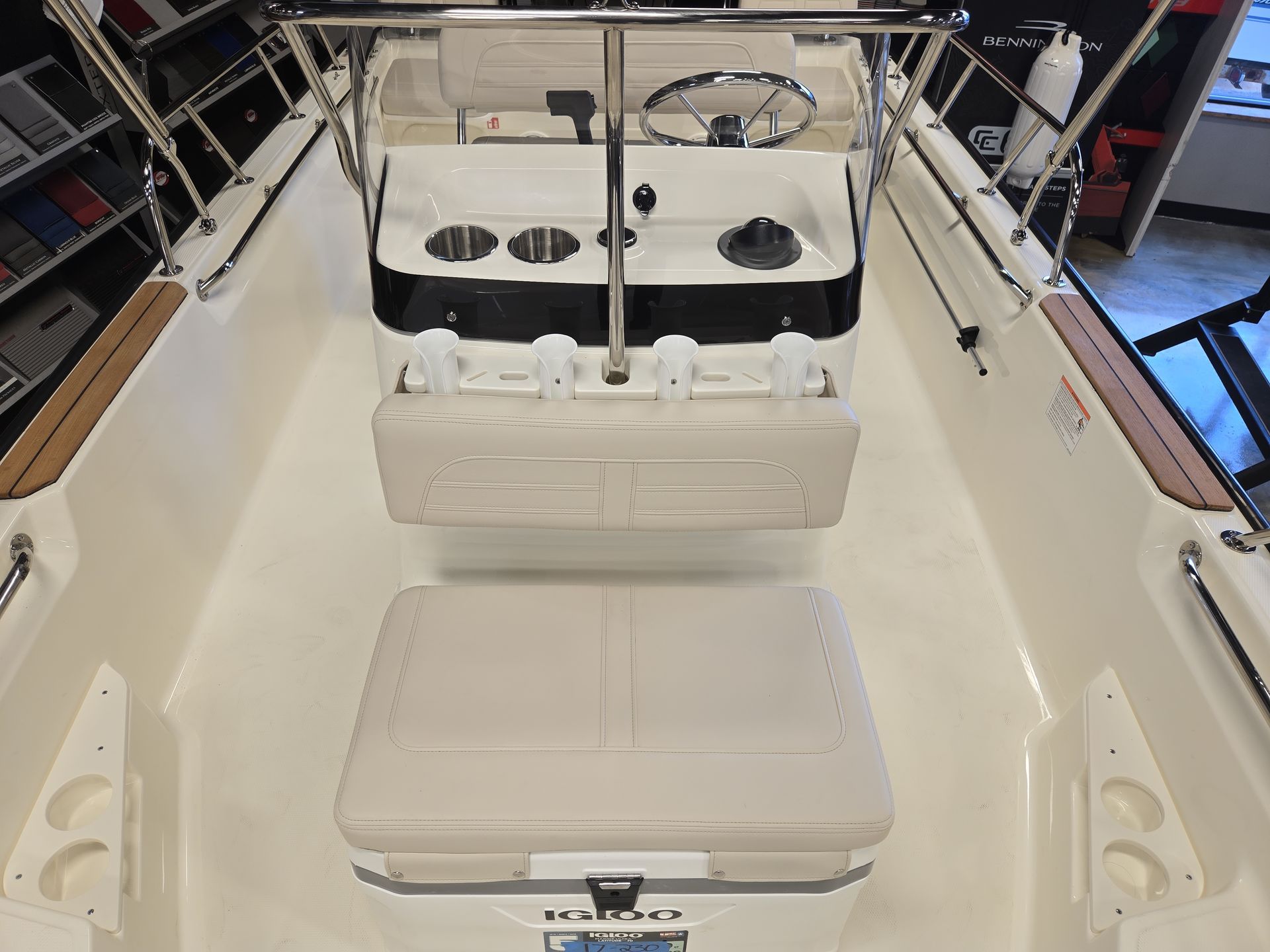 2026 Boston Whaler 170 Montauk - 3