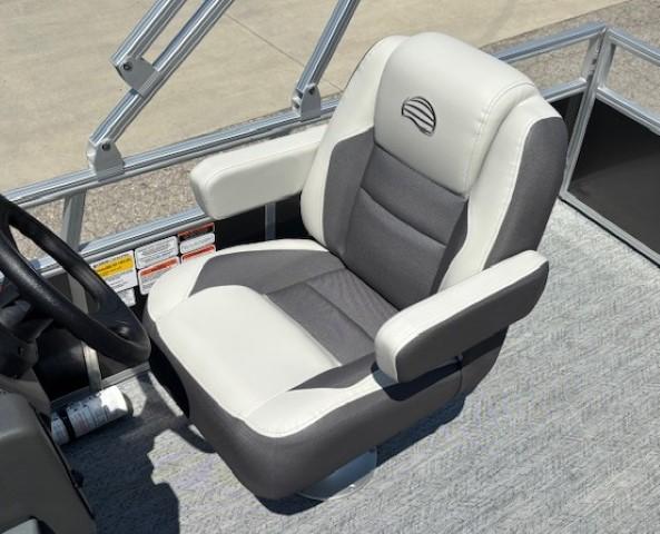 2026 Sun Tracker Bass Buggy 18 DLX boat seat, featuring gray and white upholstery.