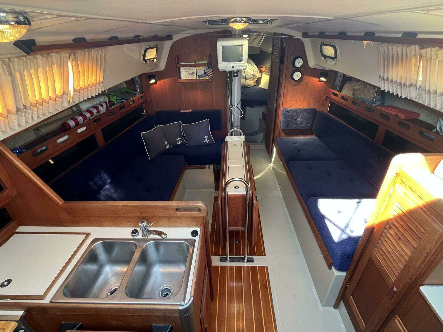 1985 O'Day 35 - Image 5