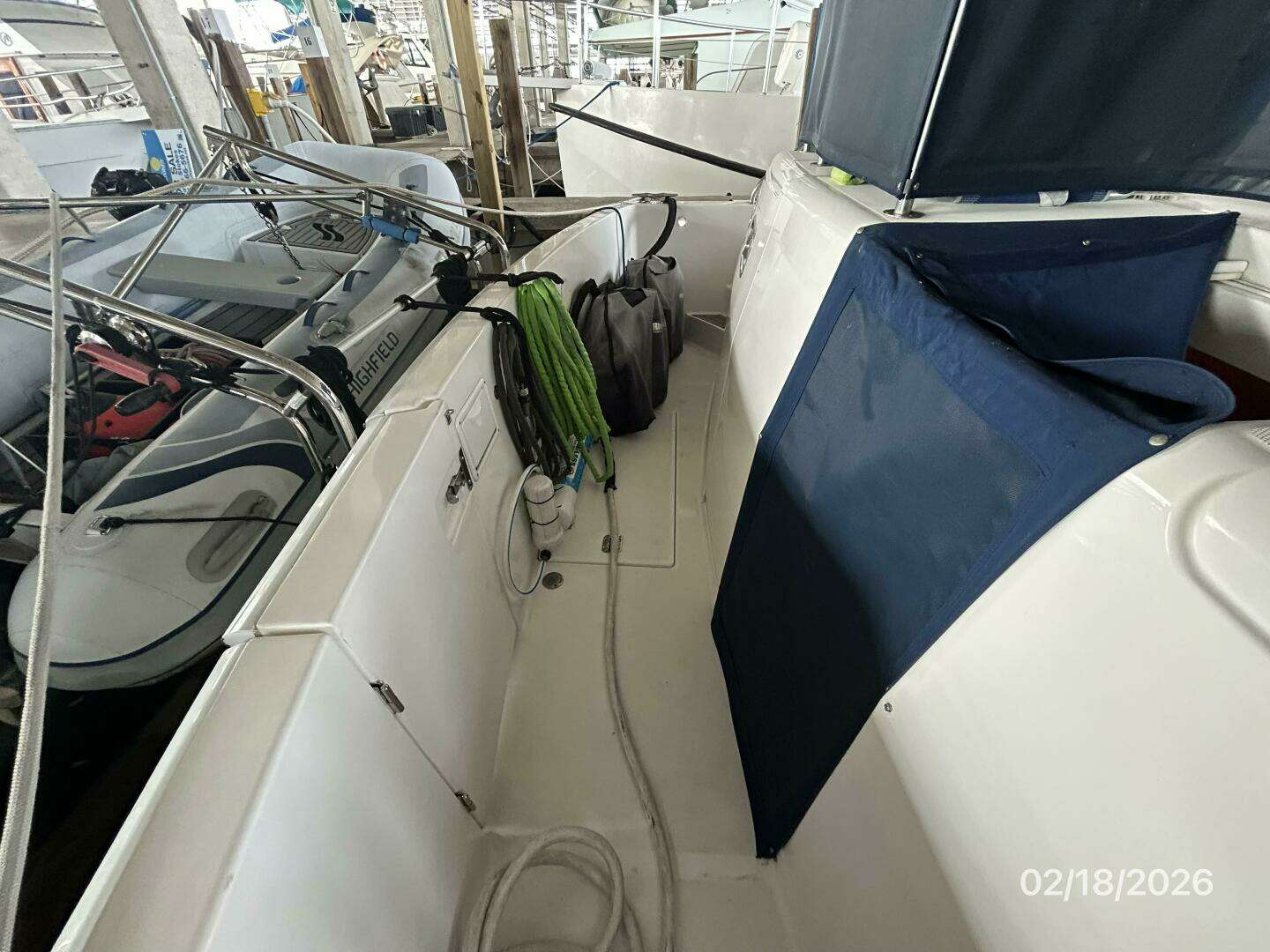 2004 Mainship 430 - Image 33