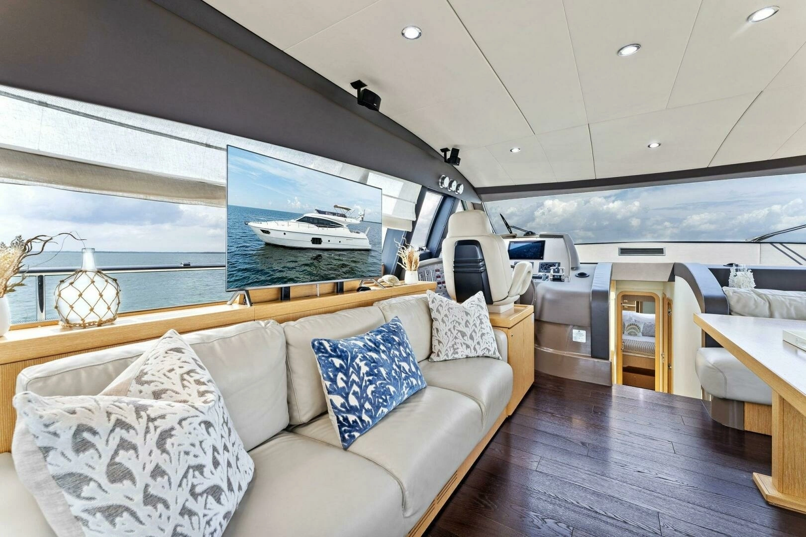 2013 Ferretti Yachts 620 - Image 18