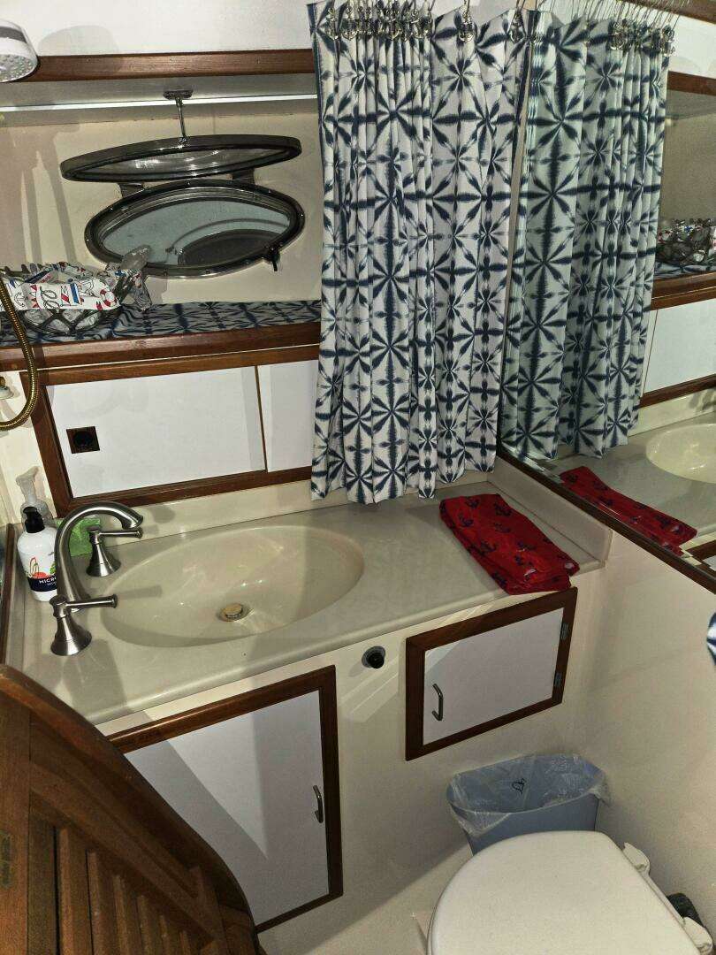 1989 Marine Trader 47 Cockpit Motor Yacht - Image 22