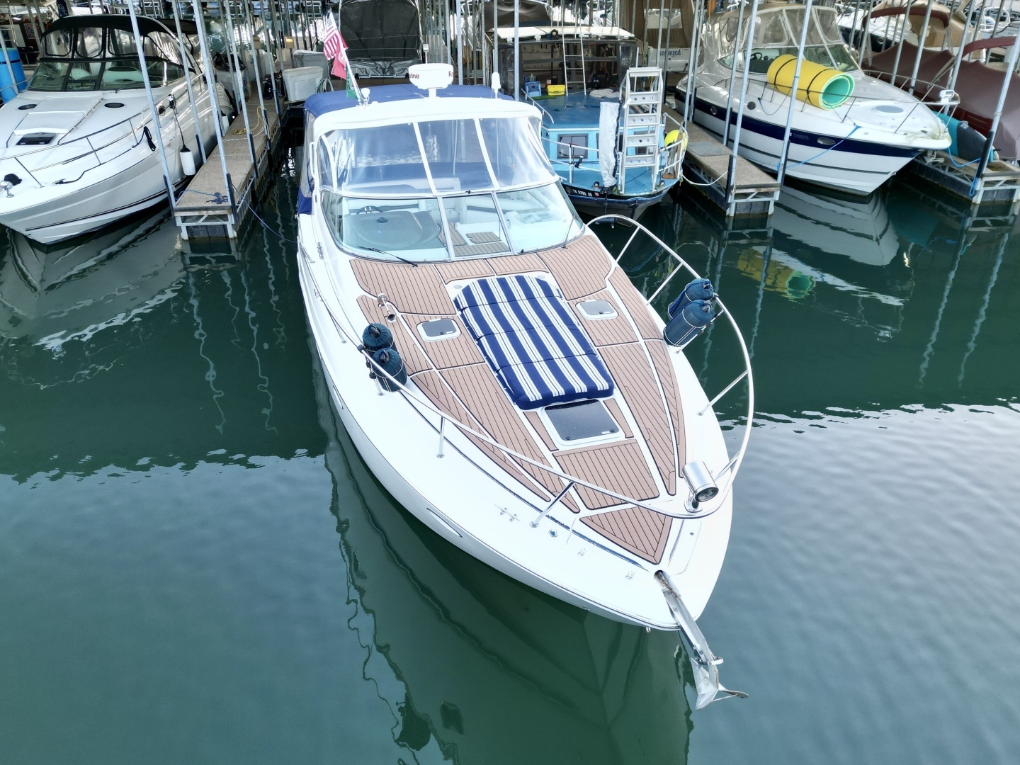 2007 Rinker 350 Express Cruiser - Image 3