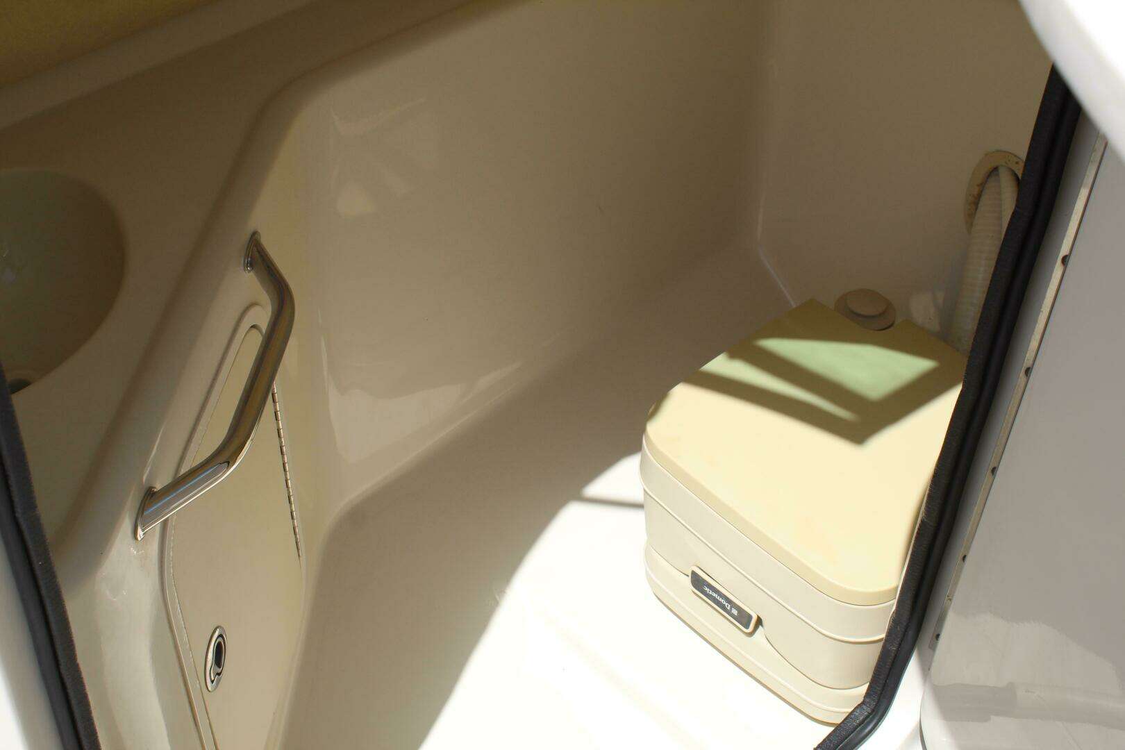 2008 Sea Ray 240 Sundeck - Image 29