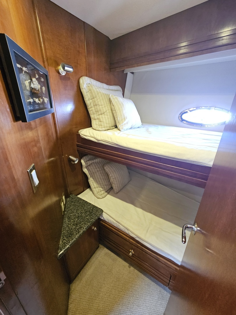 1999 Carver 530 Voyager - Image 21