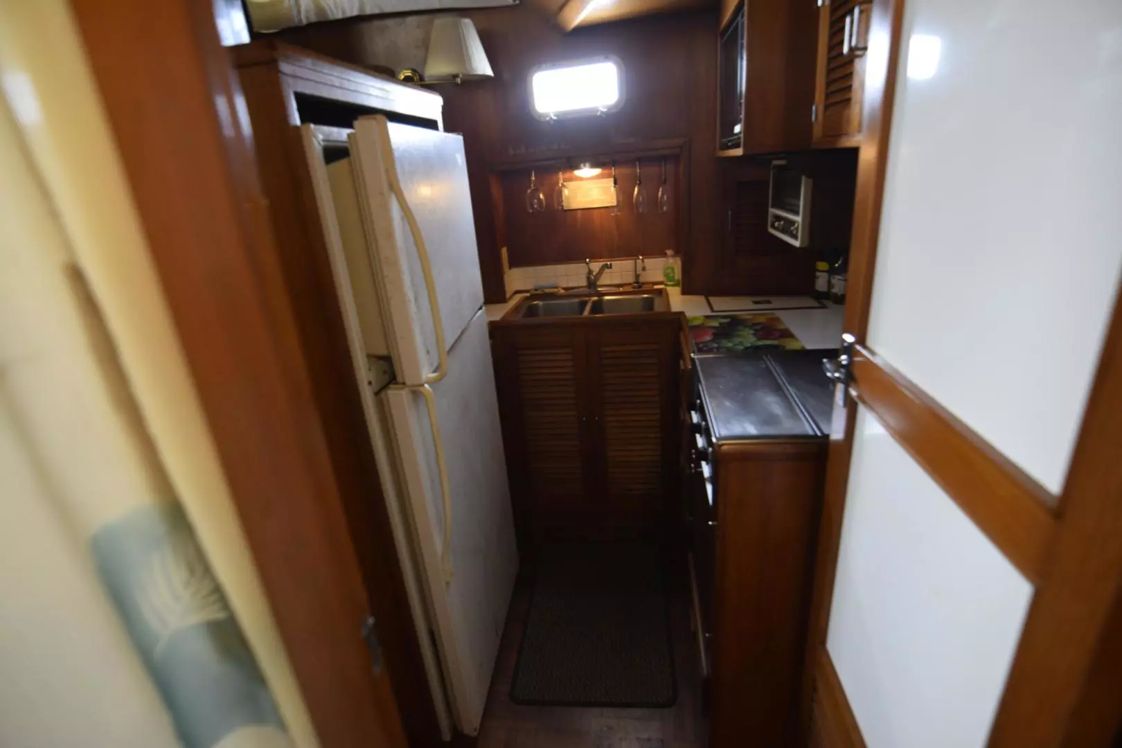 1987 Jefferson Sundeck - Image 32