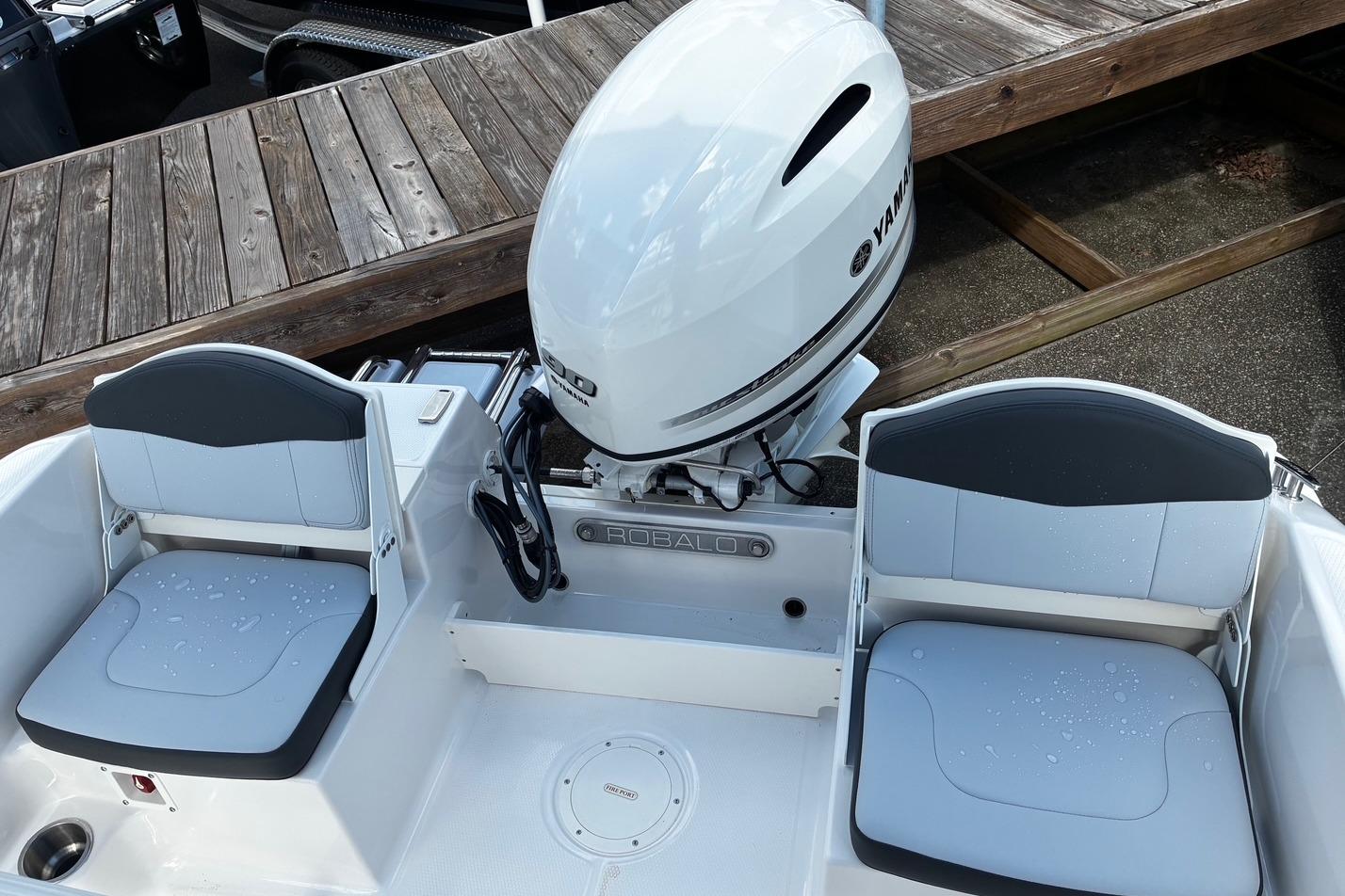 2026 Robalo R160 Center Console boat with Yamaha engine, featuring dual seating.