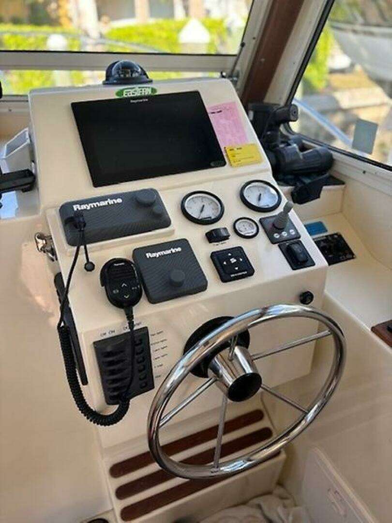 2018 Islander 27 Islander Hardback - Image 7