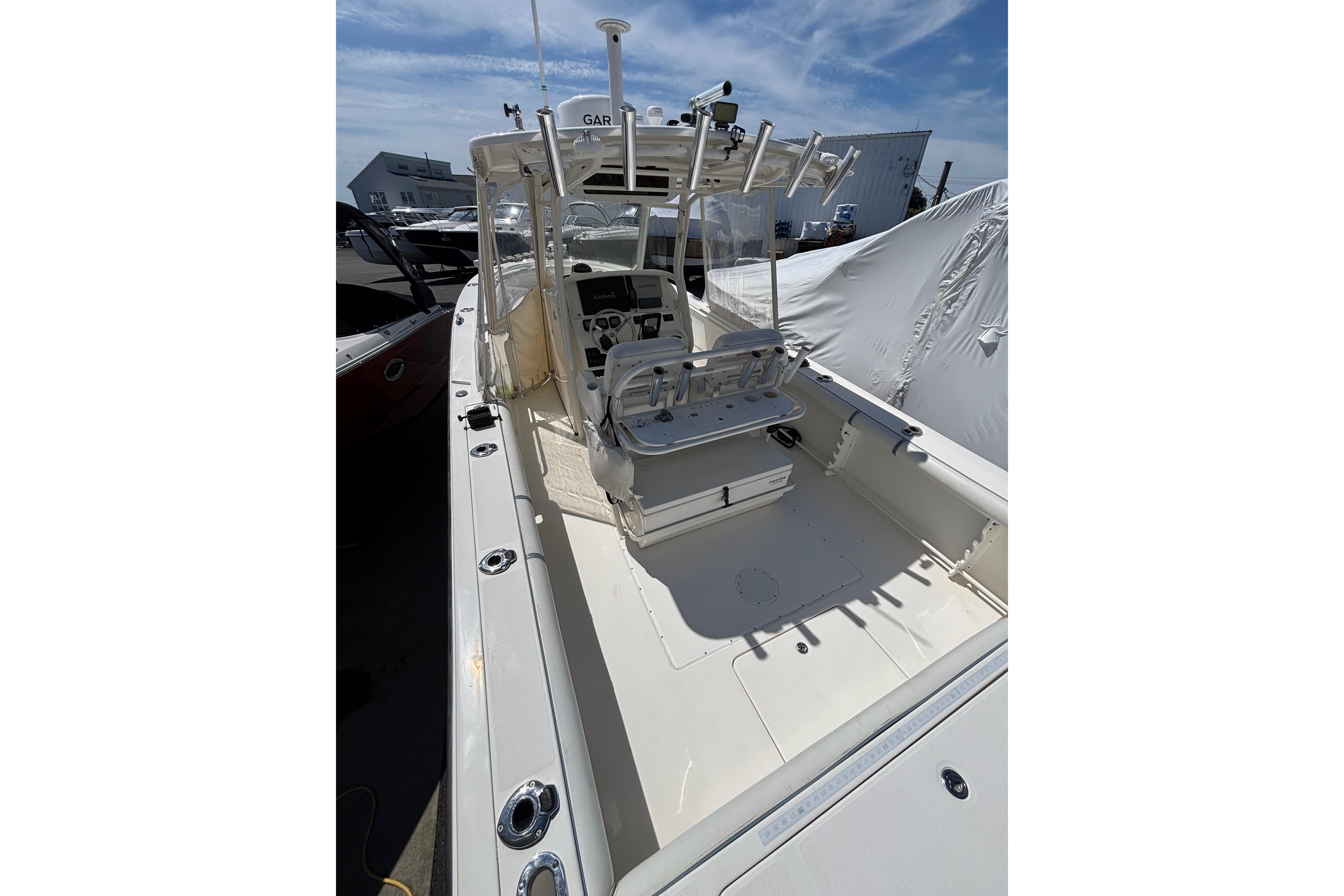 2006 Edgewater 318CC boat interior with center console and seating under a clear sky.