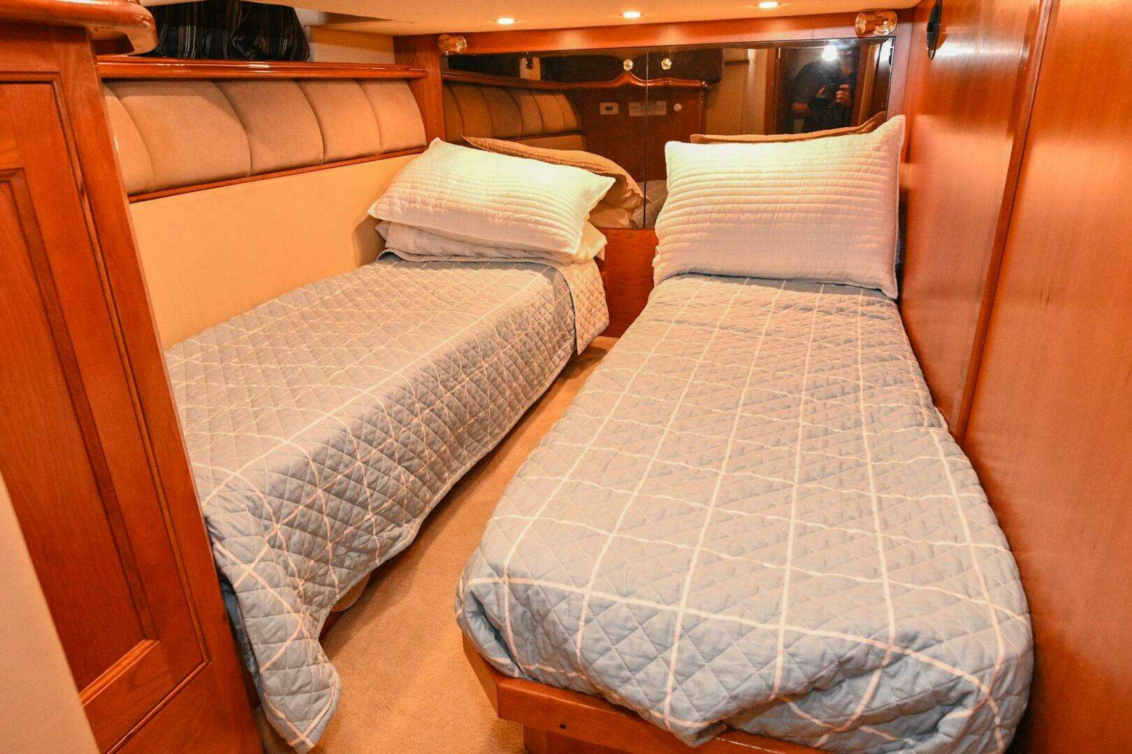 2002 Cruisers Yachts 5000 Sedan Sport - Image 54