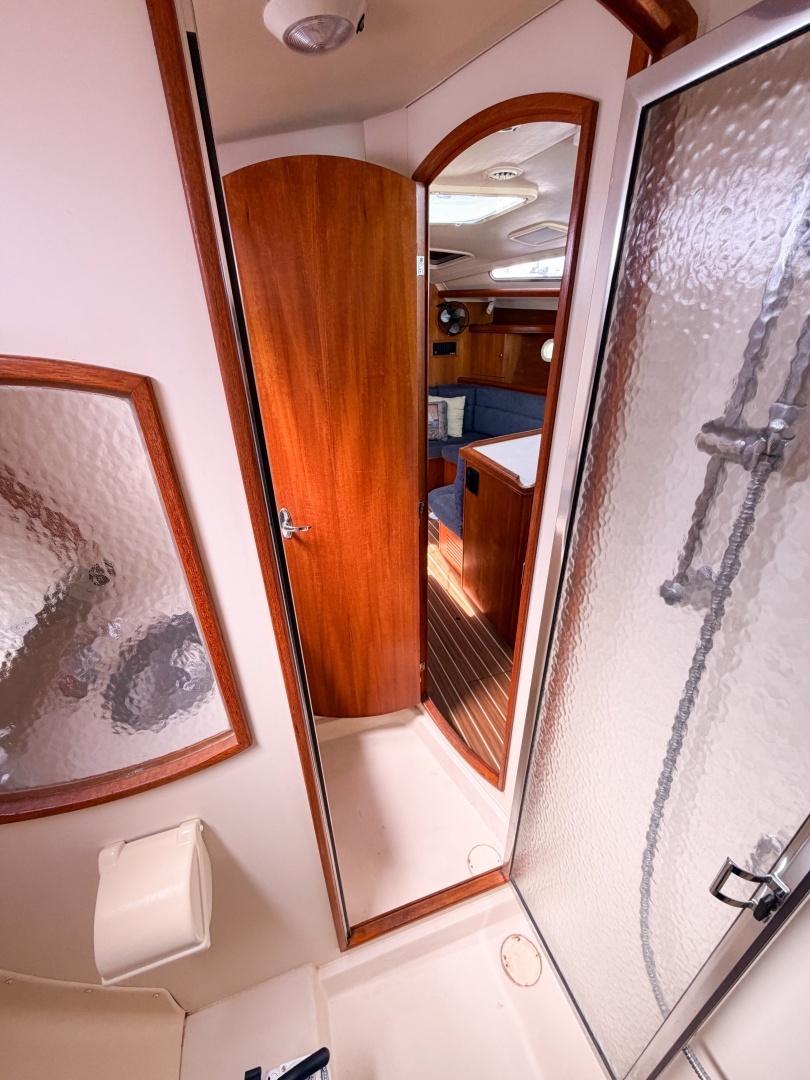 2005 Hunter 36 - Image 56