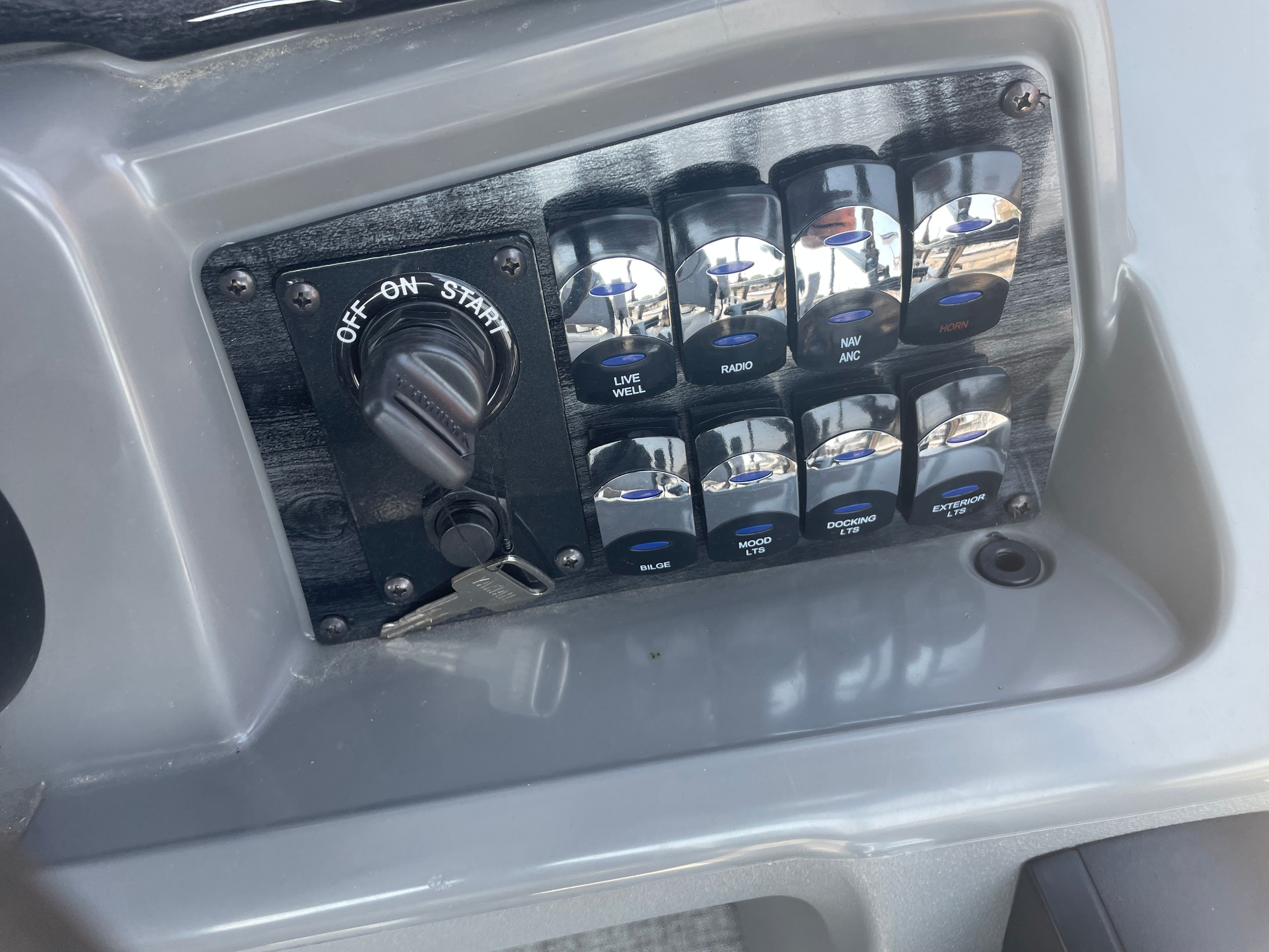 2025 Avalon Venture 85 Quad Fish - 23' - 22