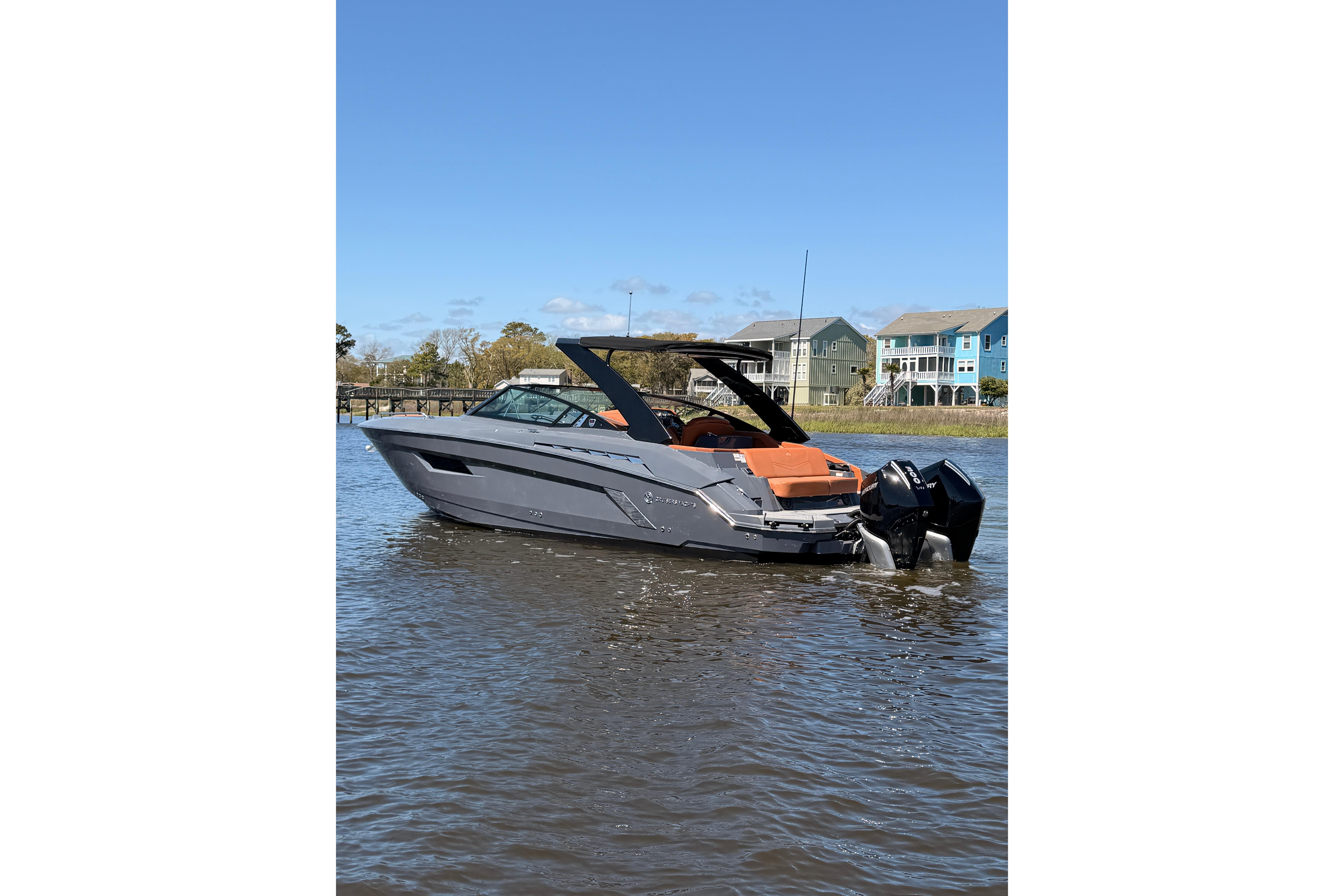 2021 Cruisers Yachts 338 CX South Beach Bow Rider