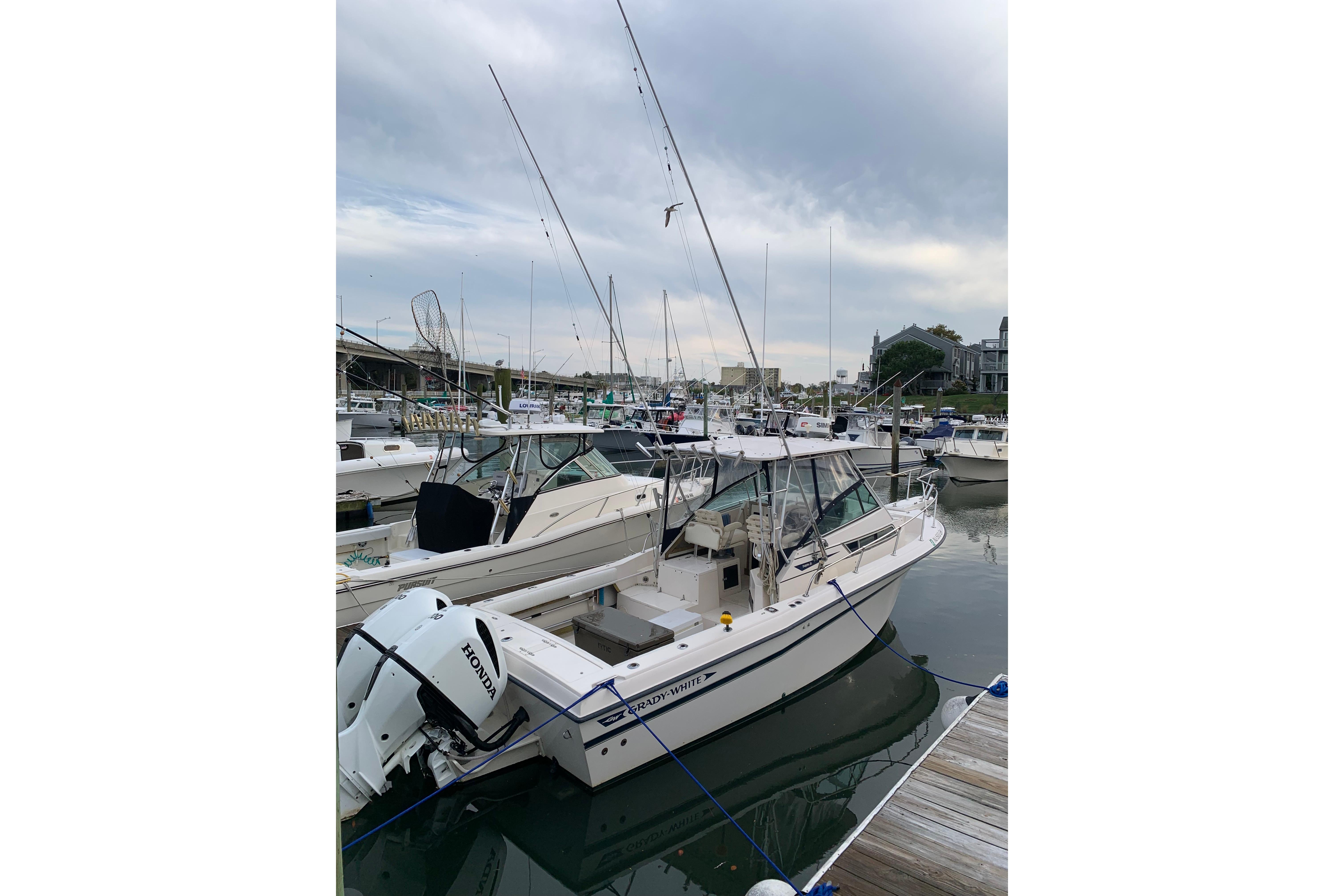 1992 Grady-White Dolphin 251