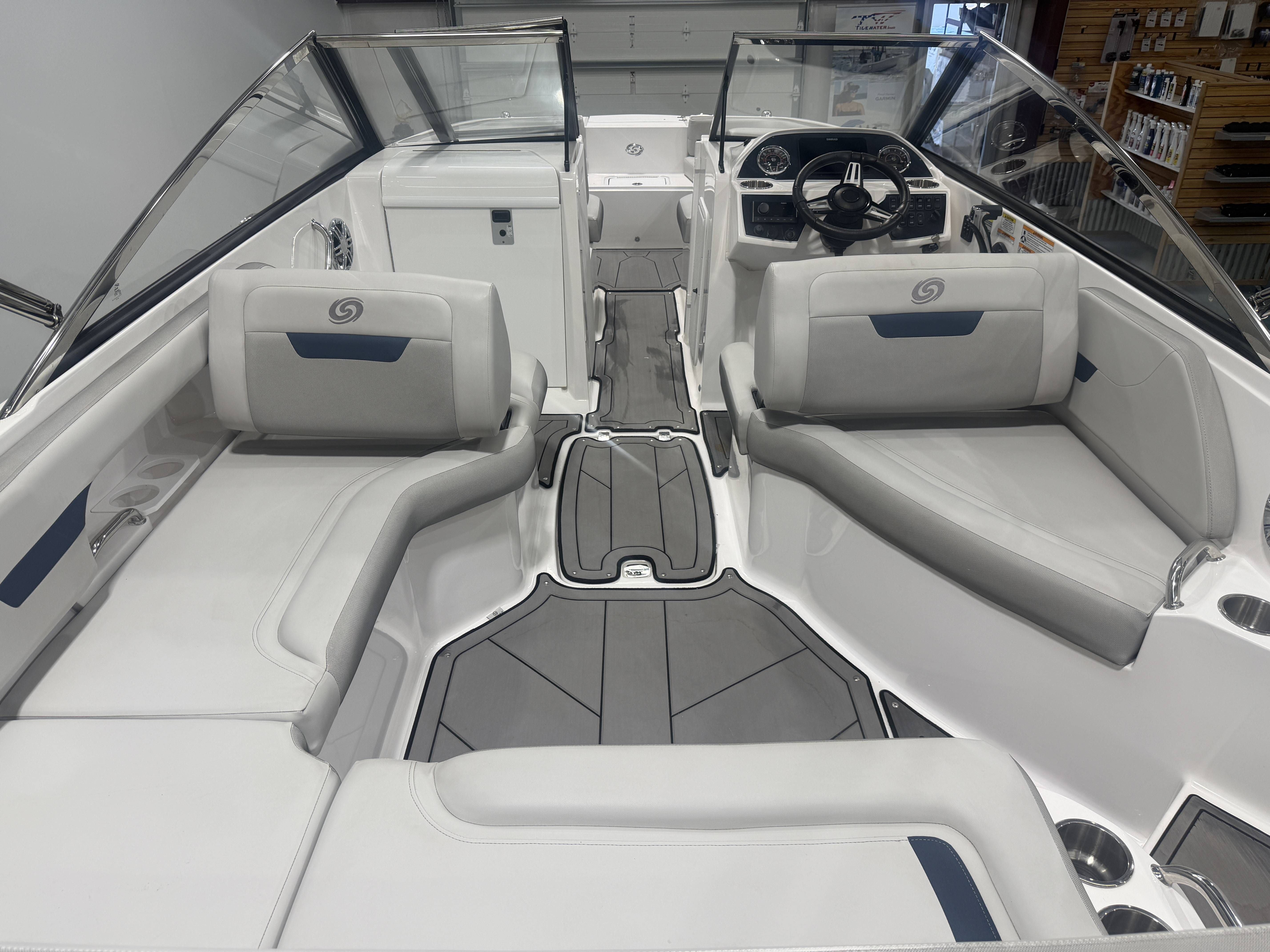 2023 Hurricane SunDeck 235 OB - 12