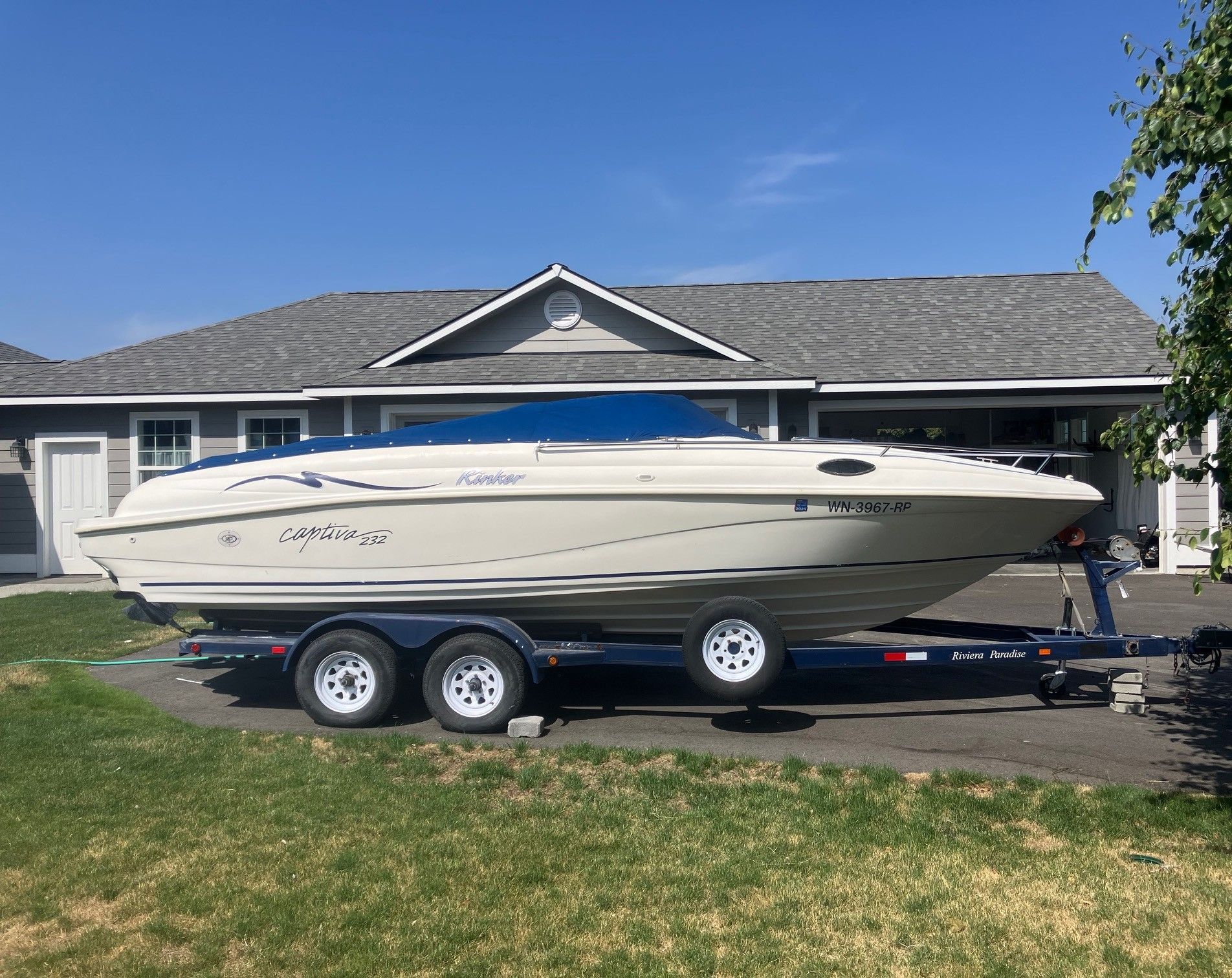 1999 Rinker Captiva 232 Cuddy