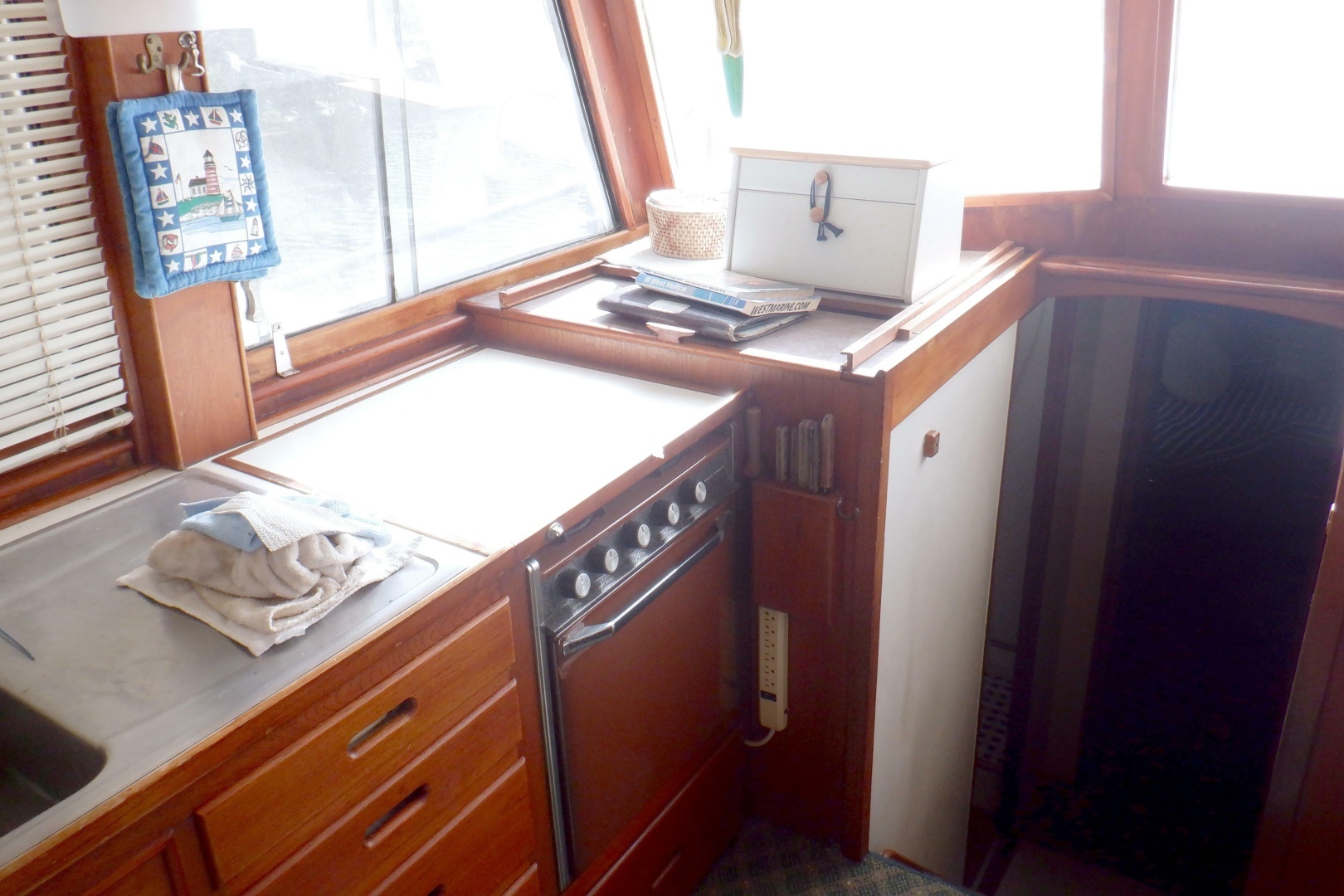 1980 Grand Banks 49 Classic - Image 21