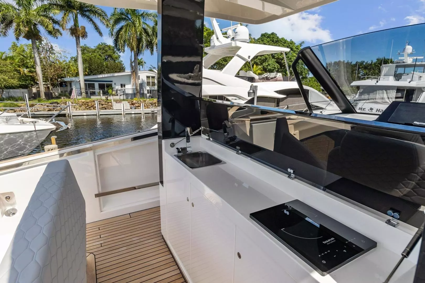 2023 Astondoa 377 Coupe Outboard - Image 16