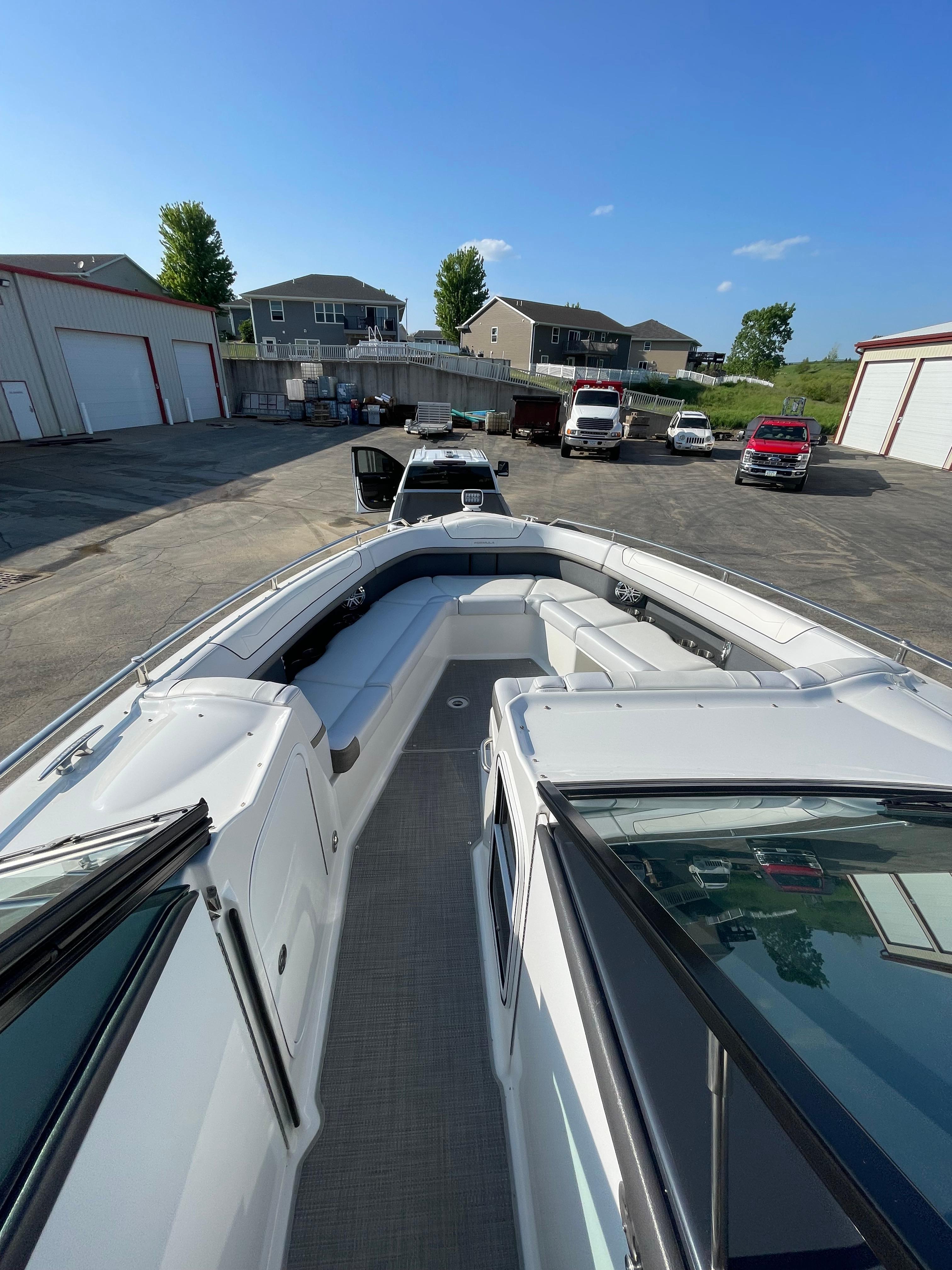 2019 Formula 350 Crossover Bowrider - 18