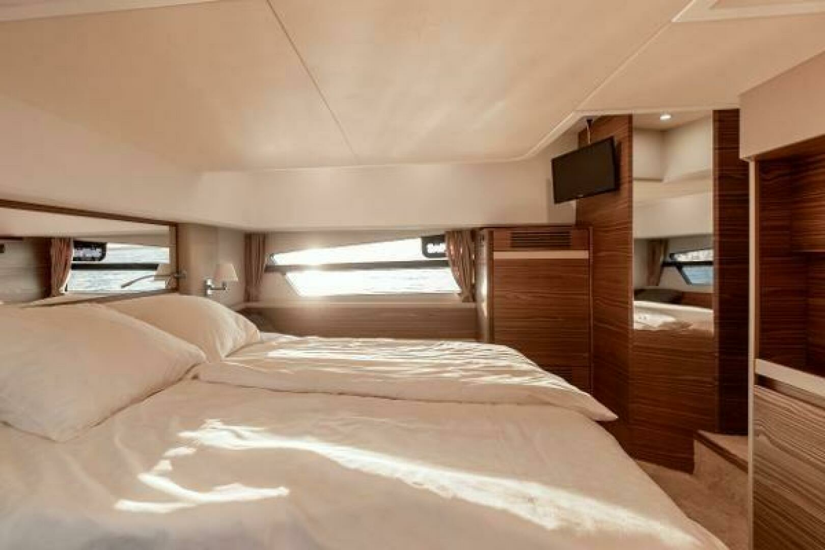 2027 Greenline 45 Fly - Image 21