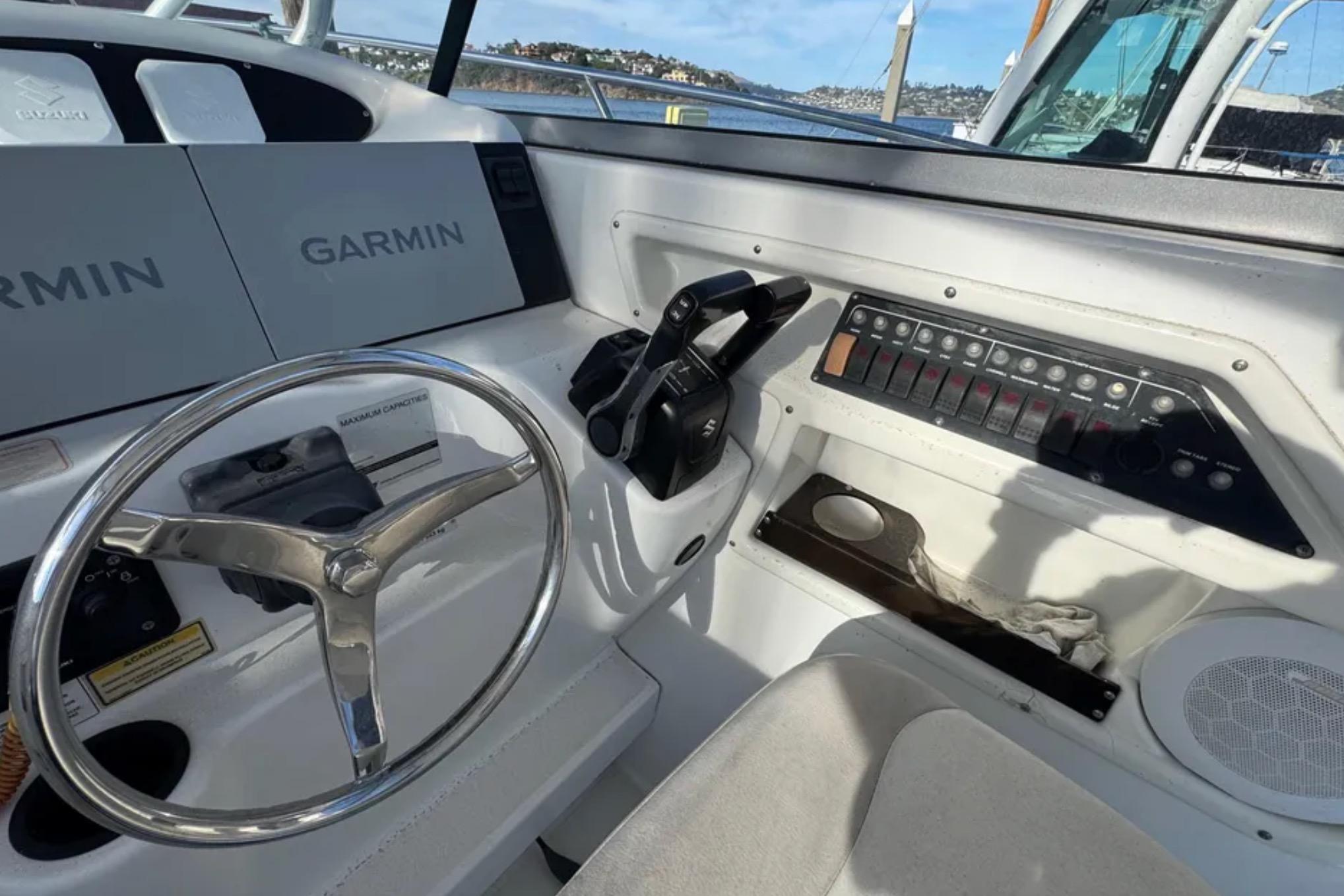 2004 Boston Whaler 255 Conquest helm with Garmin navigation and control panel.