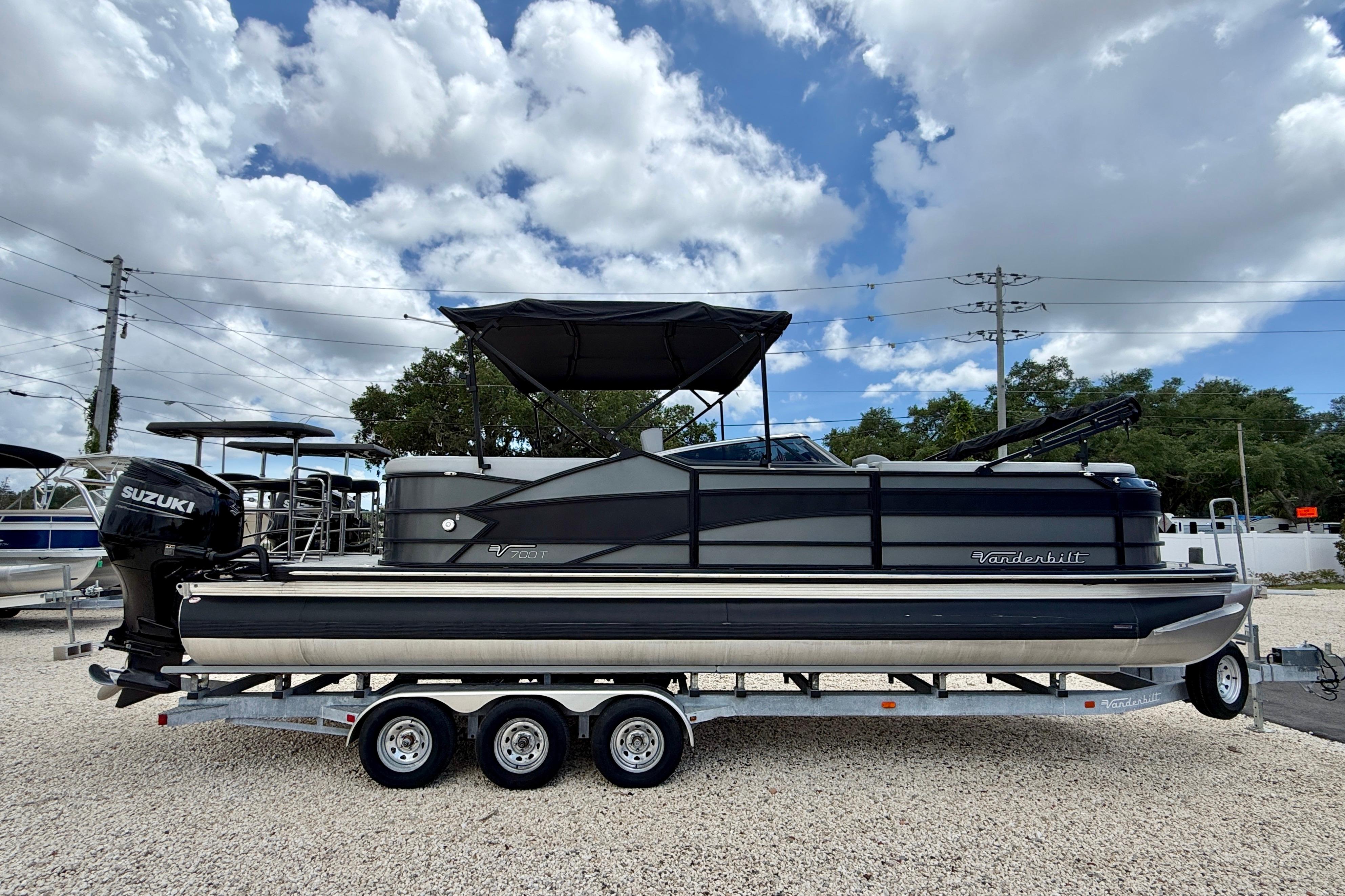2025 Vanderbilt 700T