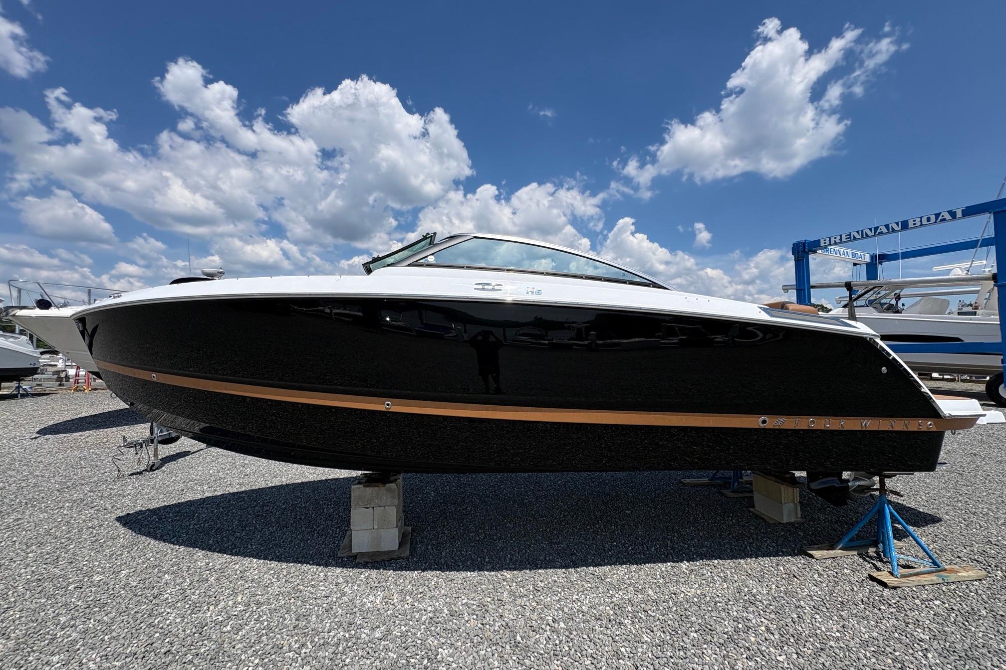 2026 Four Winns H6 boat displayed outdoors on a sunny day.
