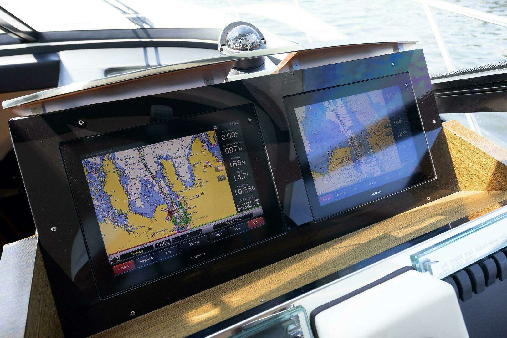 2014 Tiara Yachts 5000 Express - Image 28
