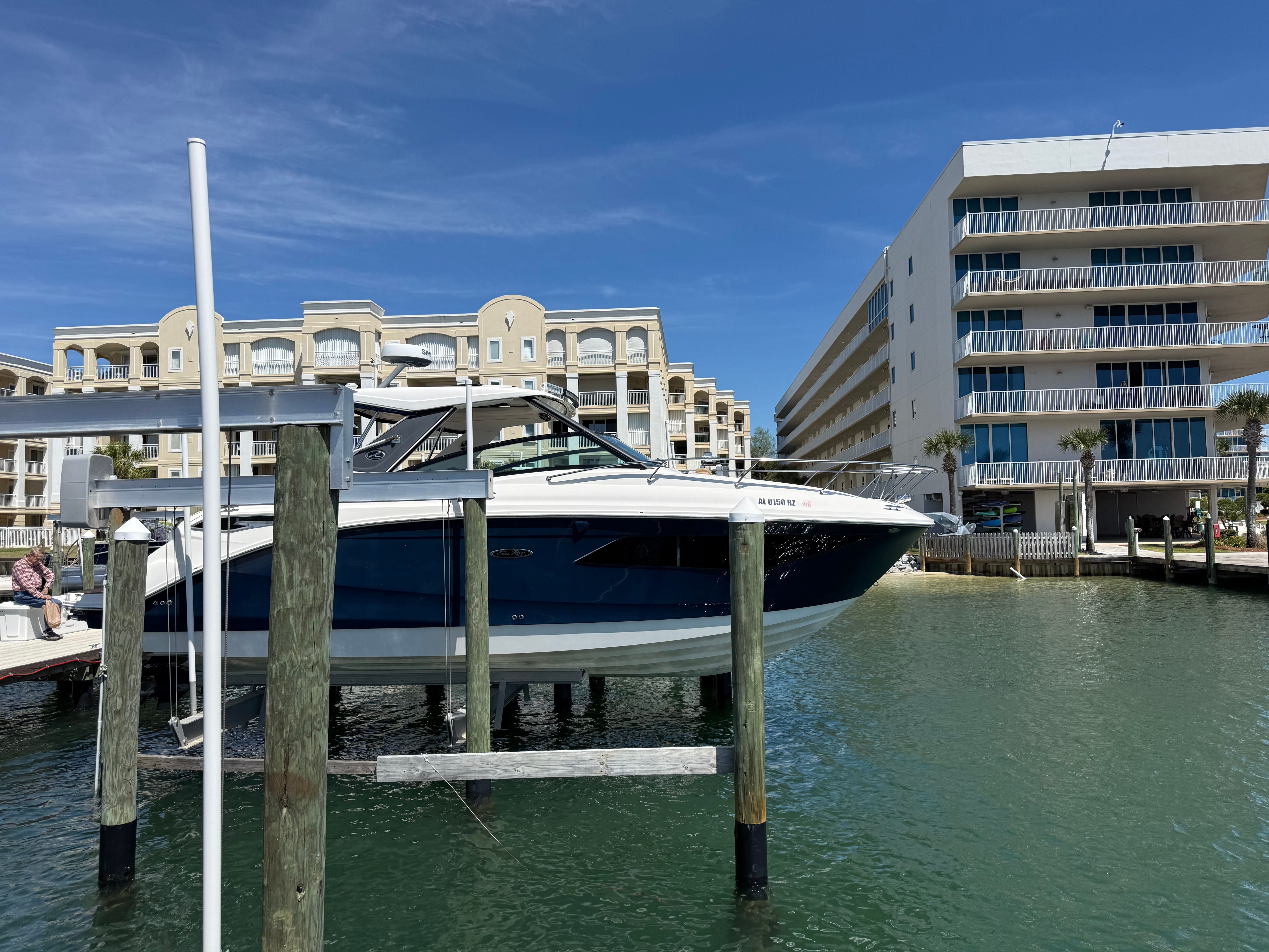 2020 Sea Ray Sundancer 320