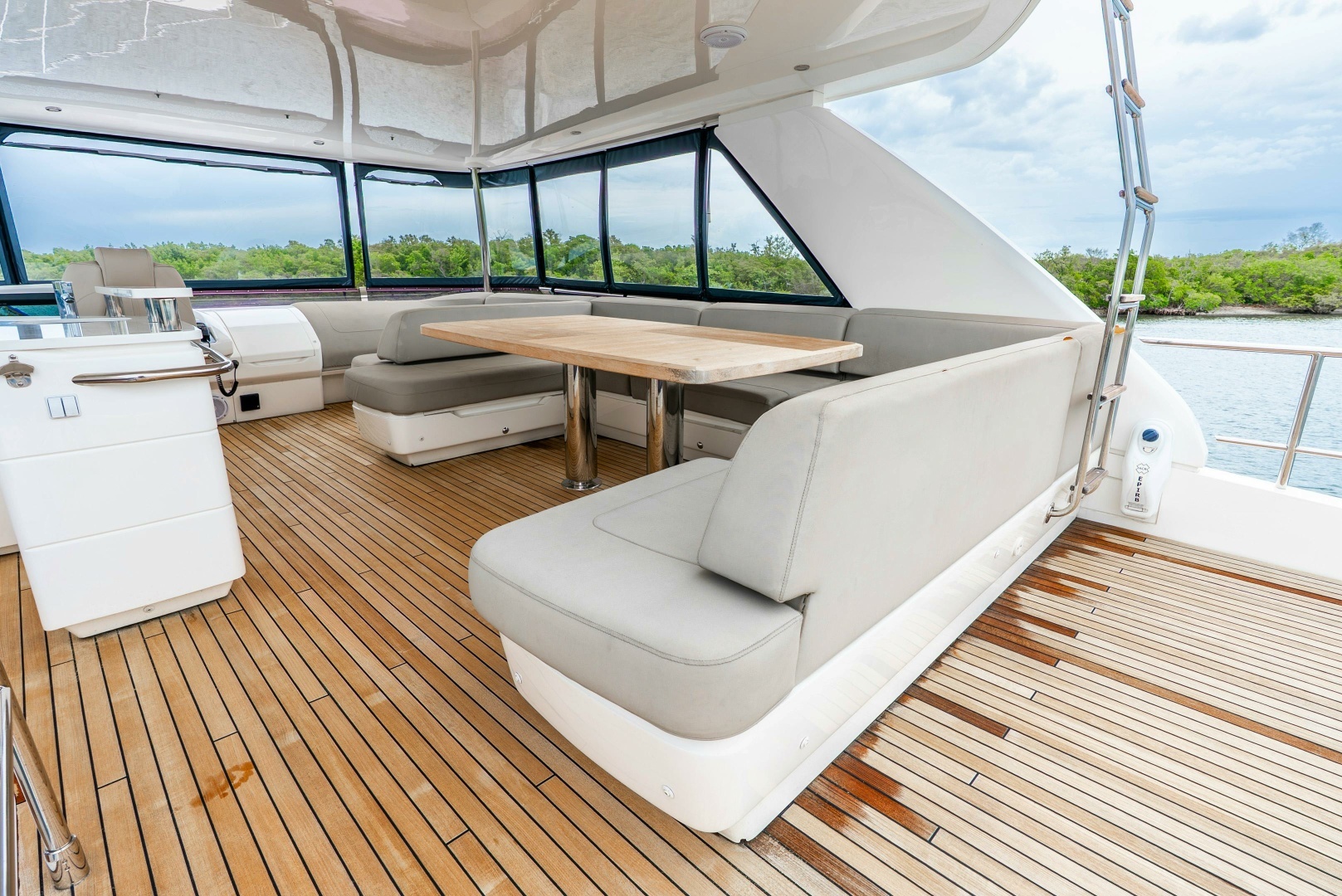 2018 Princess Yachts — - Image 18