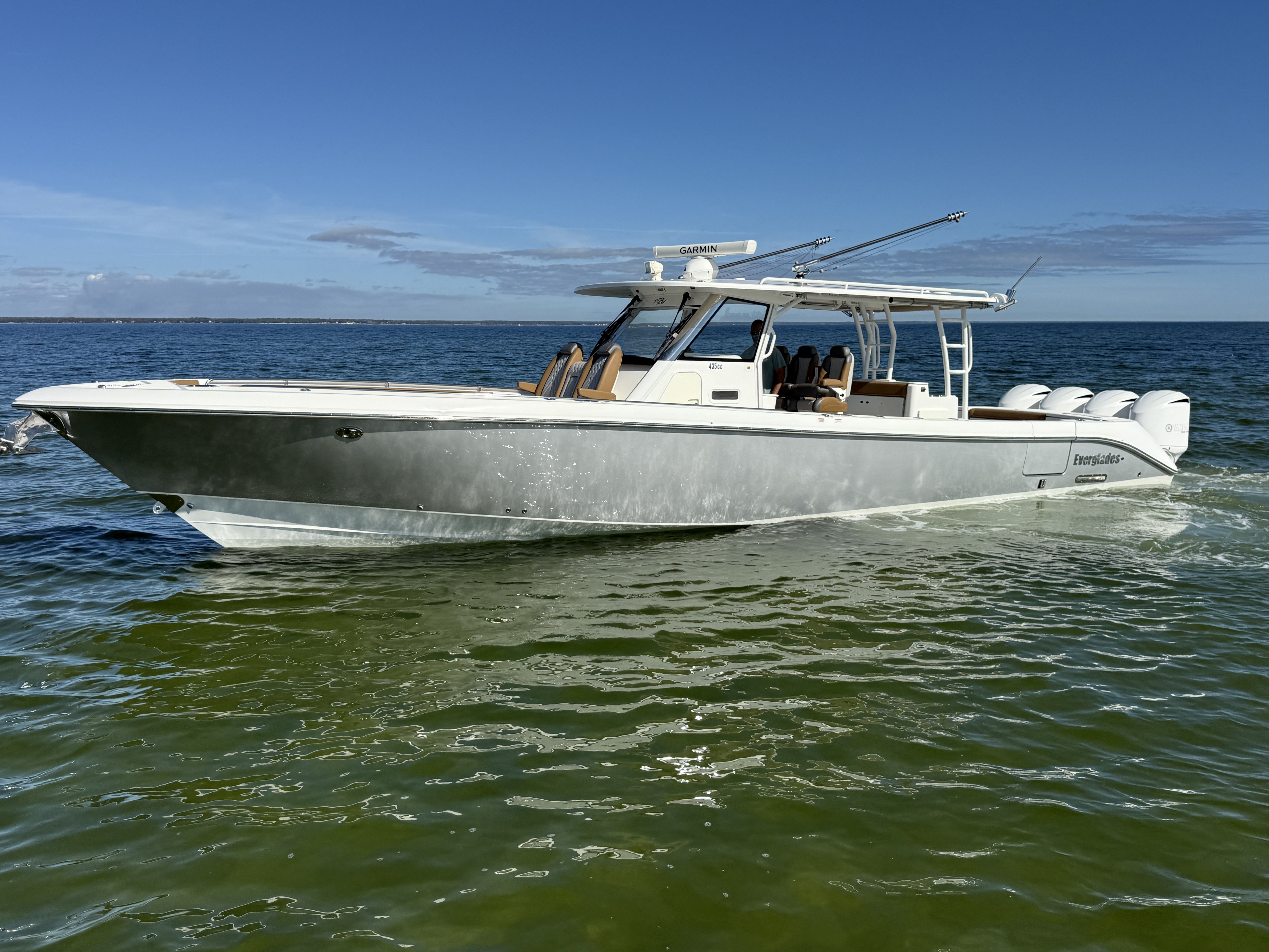 2019 Everglades 435 Center Console