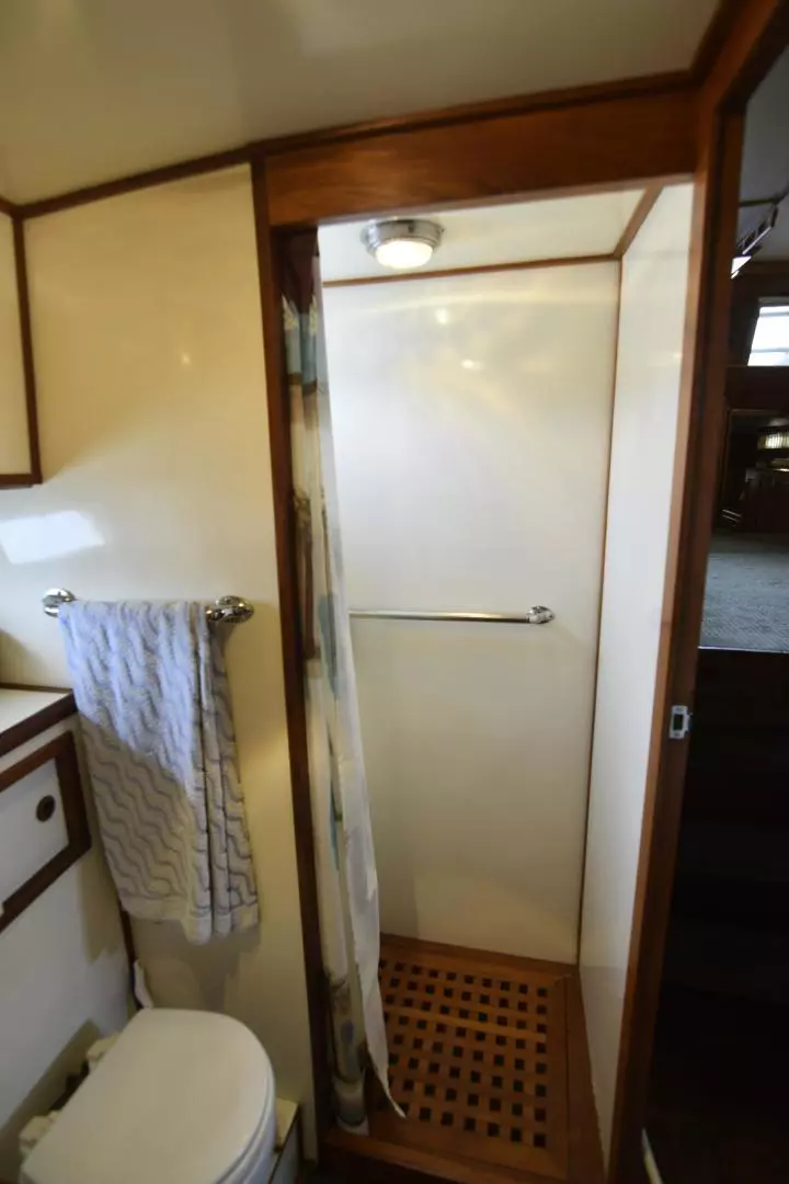 1987 Jefferson Sundeck - Image 30