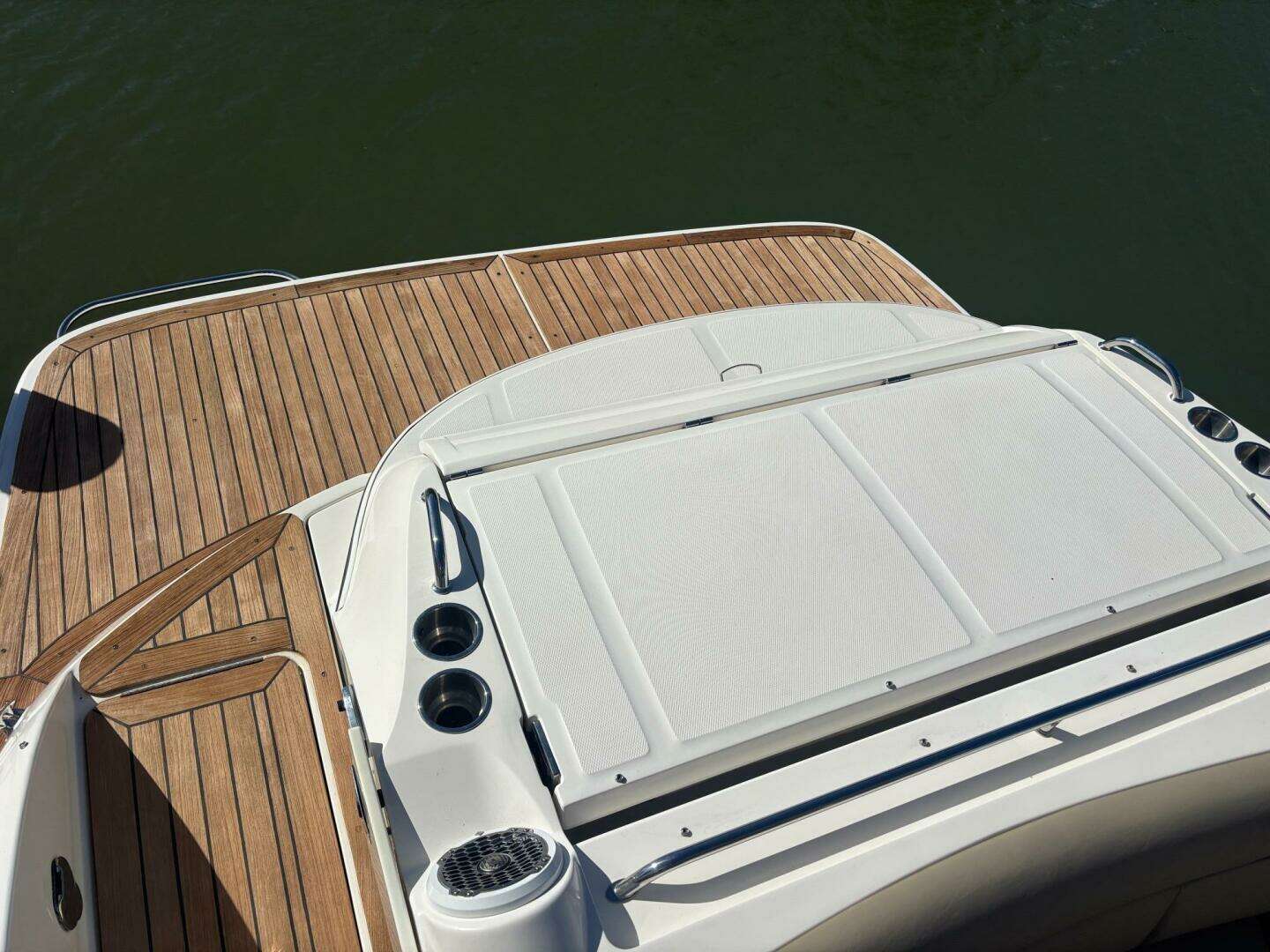 2016 Sea Ray 350 SLX - Image 5