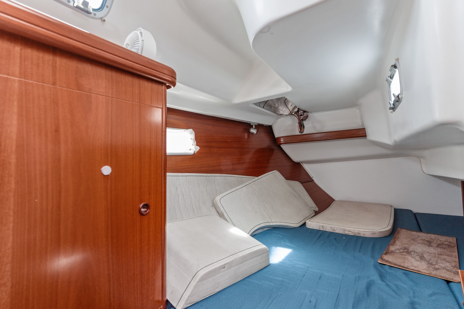 2001 Beneteau — - Image 15