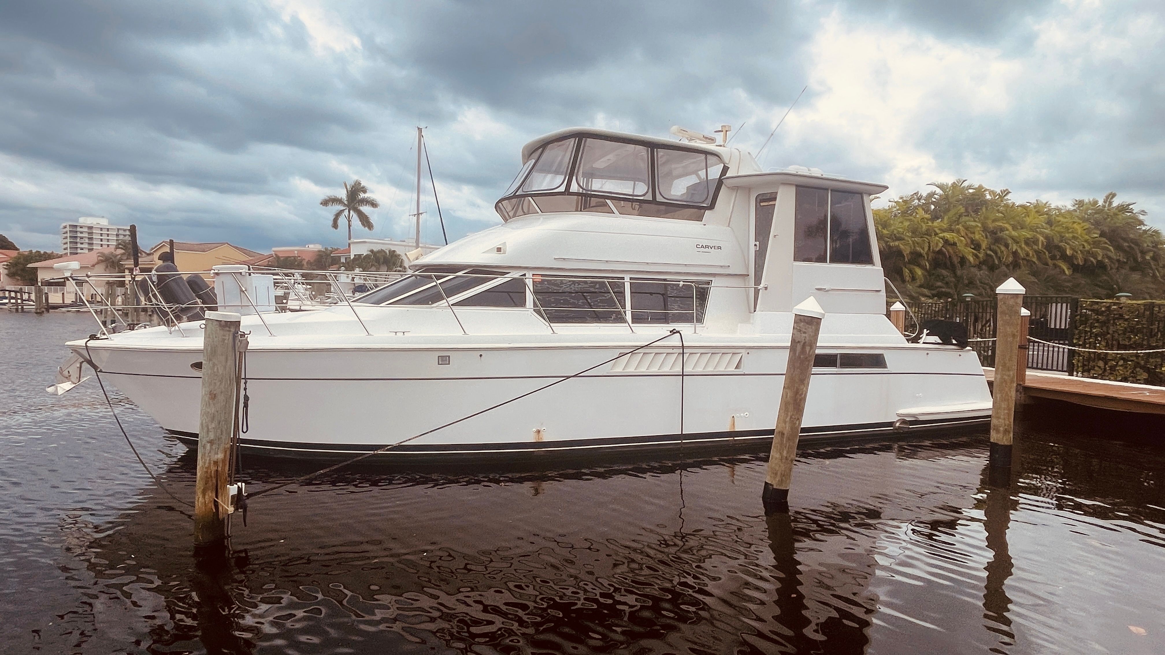 1997 Carver 500 Cockpit Motor Yacht