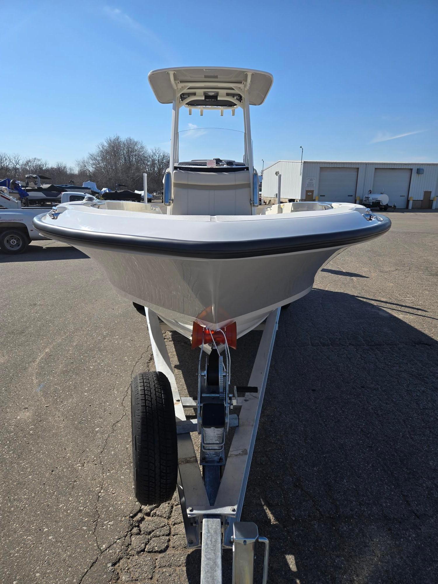 2025 Boston Whaler 250 Dauntless - 4