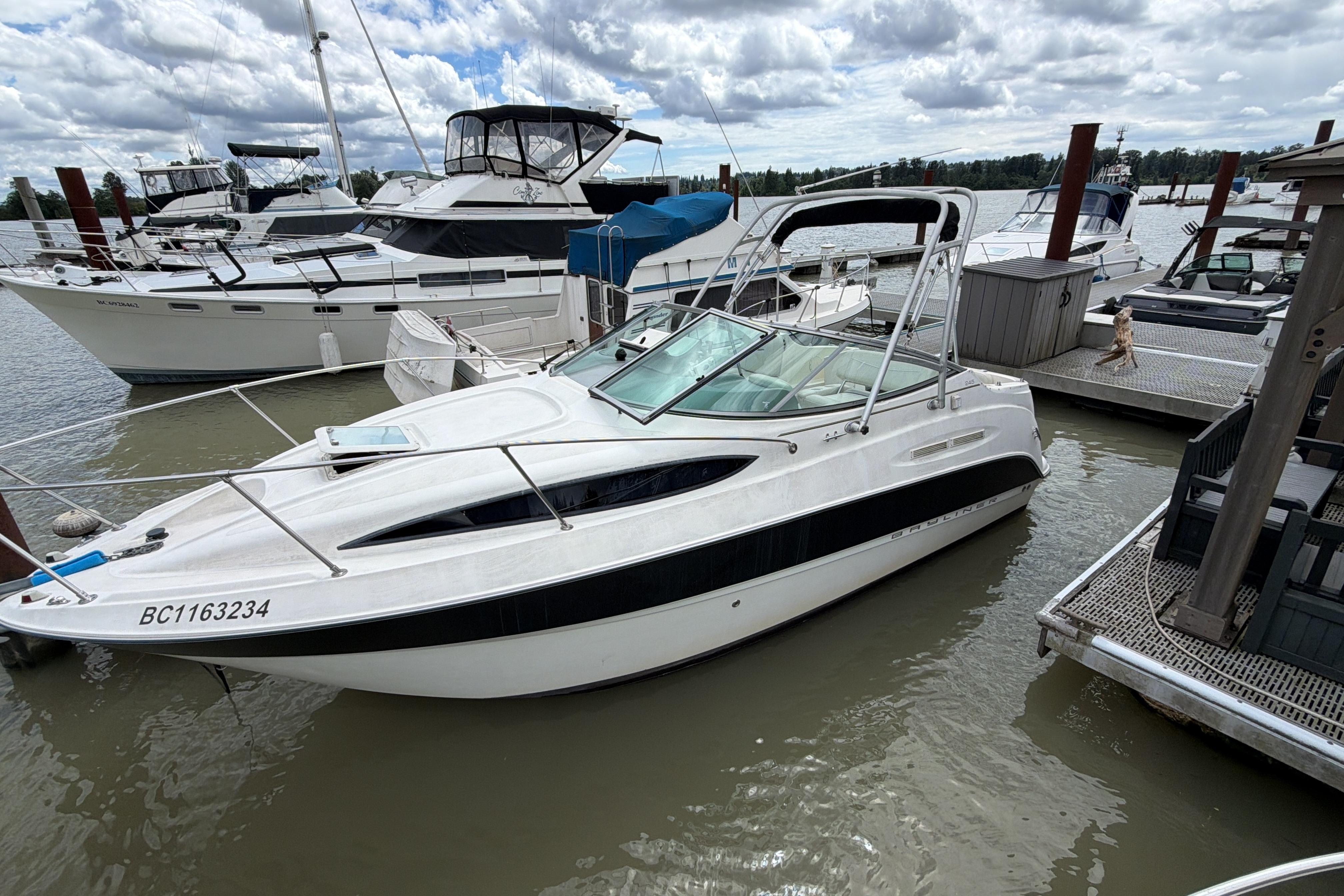 2007 Bayliner 245