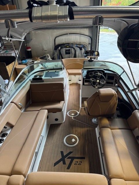 2020 MasterCraft XT22 - 15