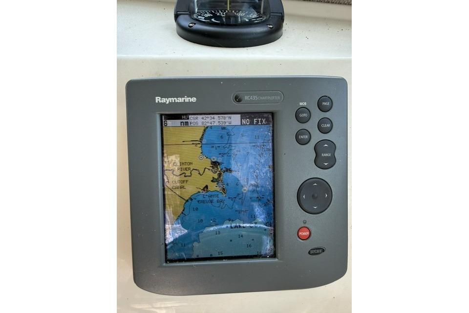 Raymarine GPS display on 2006 Parker 2520 SL Sport Cabin boat.