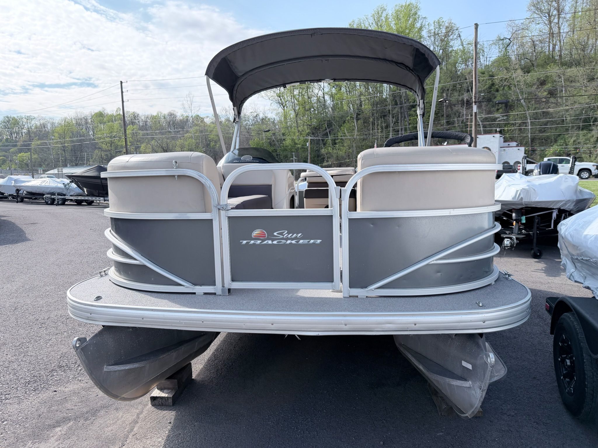 2018 Sun Tracker Party Barge 20 DLX - 17