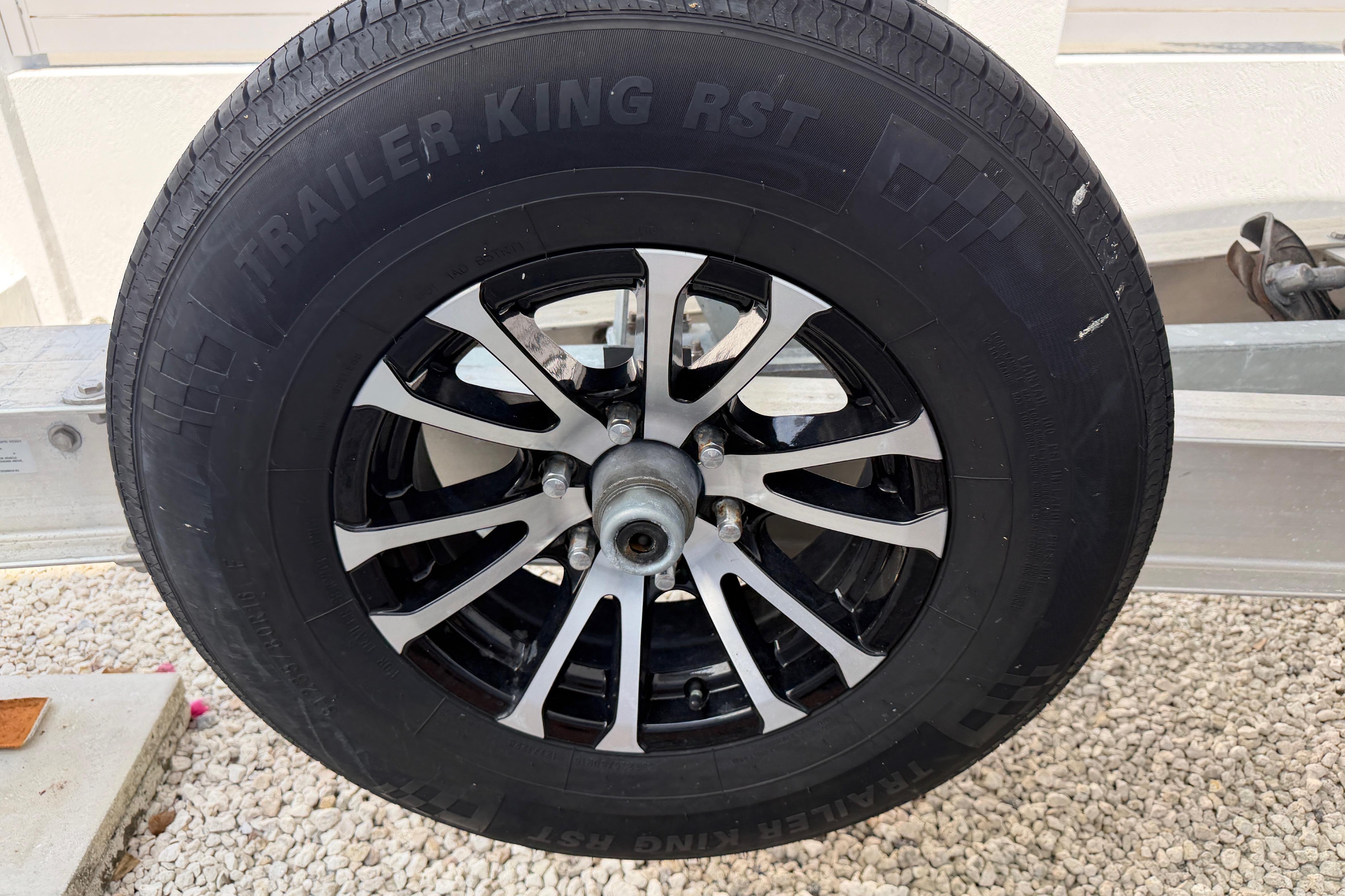 Trailer King RST tire on a Hydra-Sports Vector 2900 CC, 2008 model.