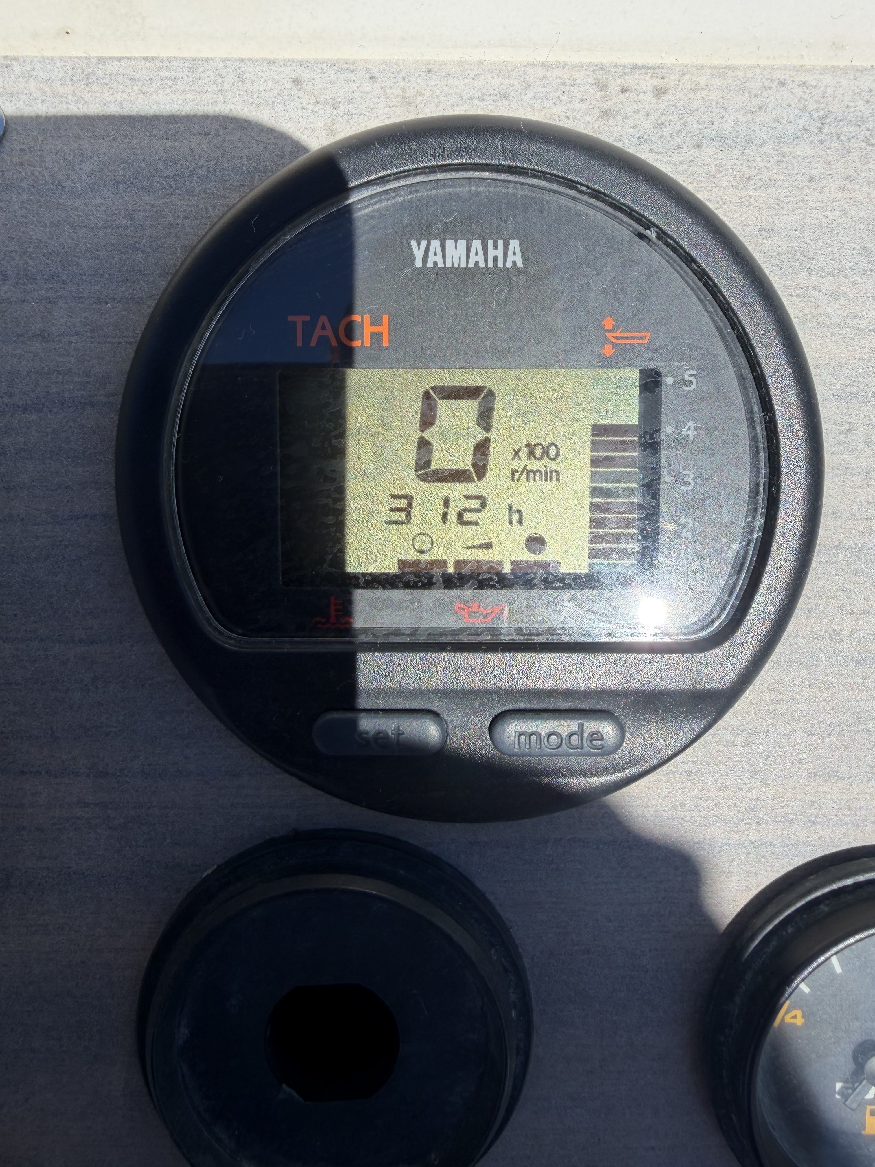 A Yamaha tachometer displays 312 operating hours.
